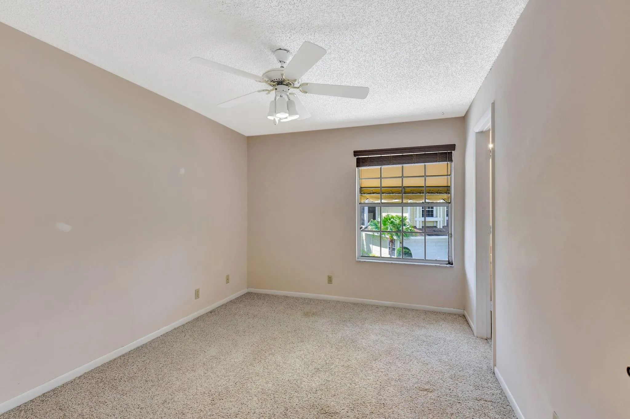 5043 Pointe Emerald Ln