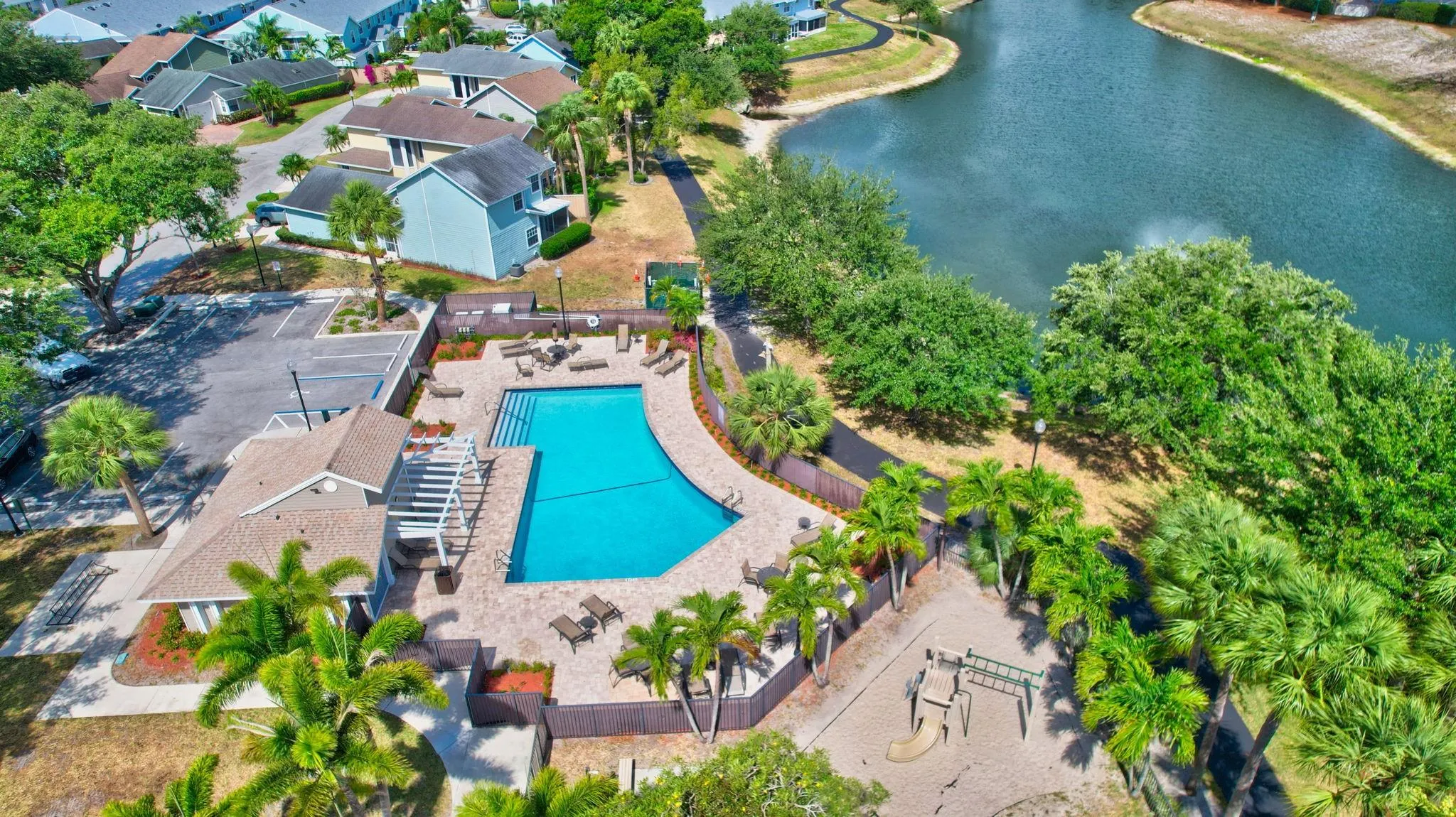 5043 Pointe Emerald Ln