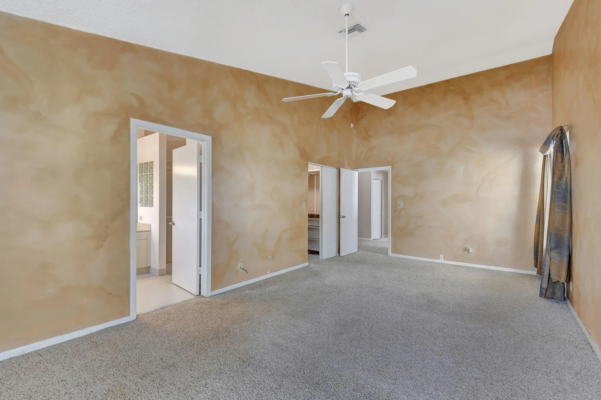 5043 Pointe Emerald Ln