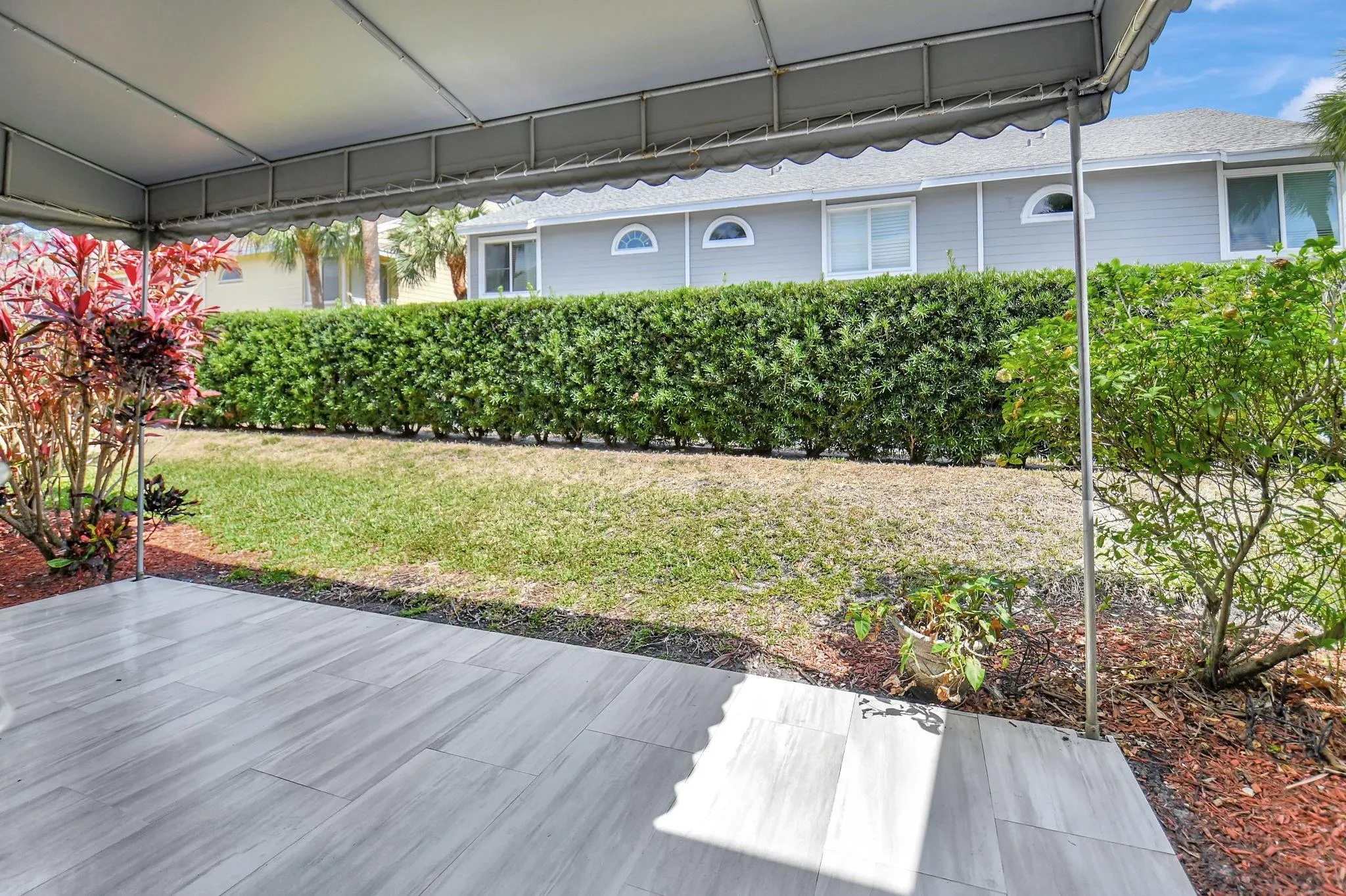 5043 Pointe Emerald Ln