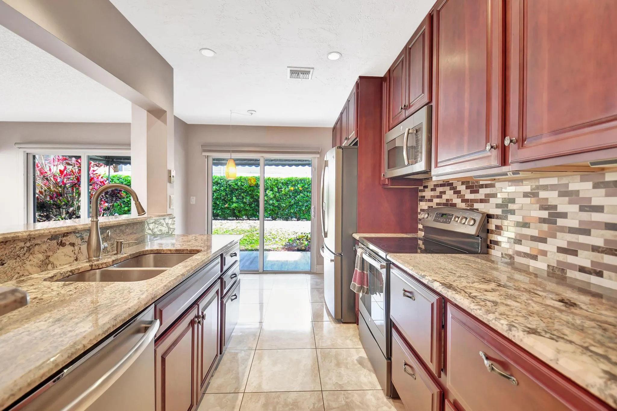 5043 Pointe Emerald Ln