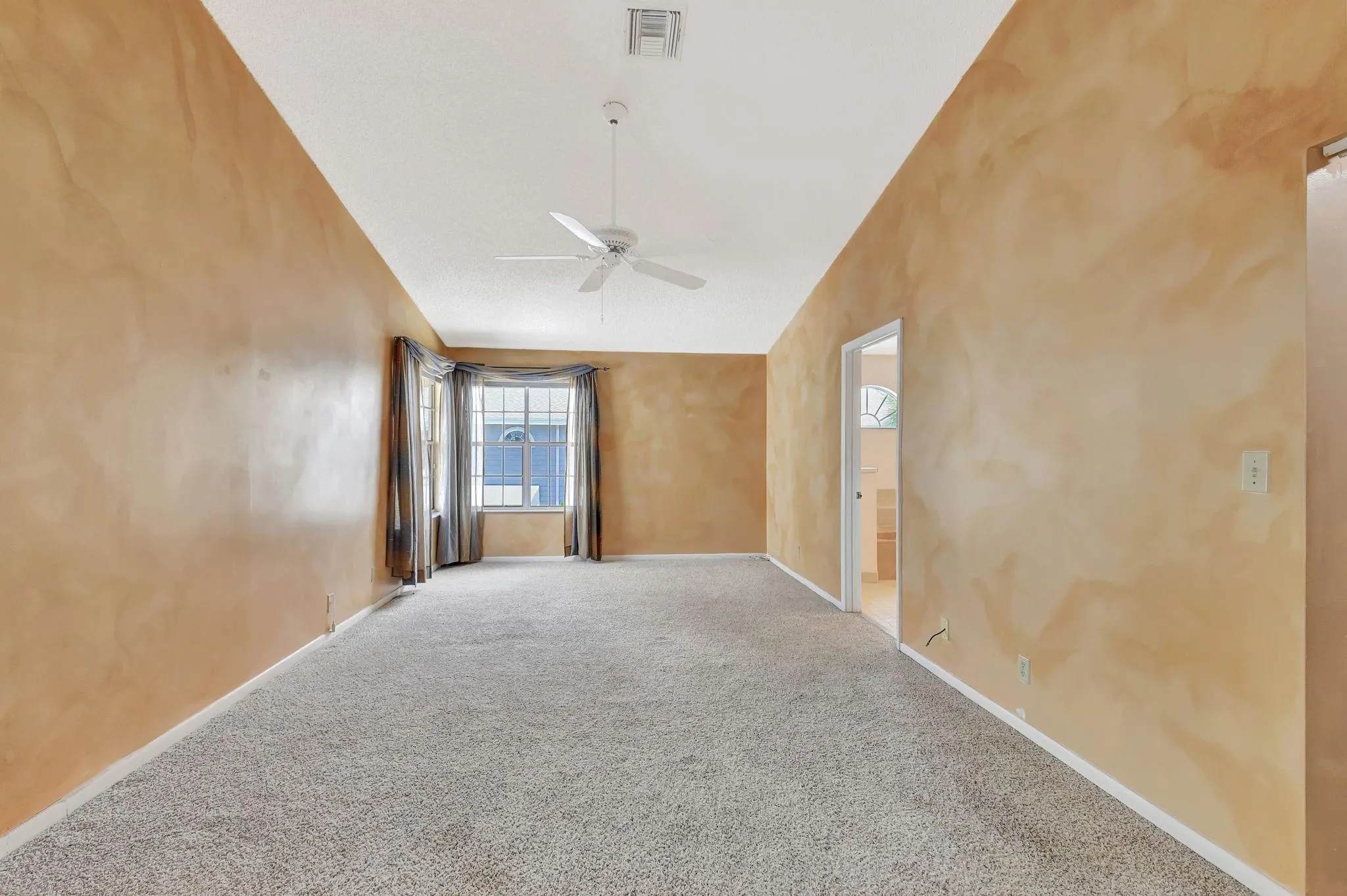 5043 Pointe Emerald Ln