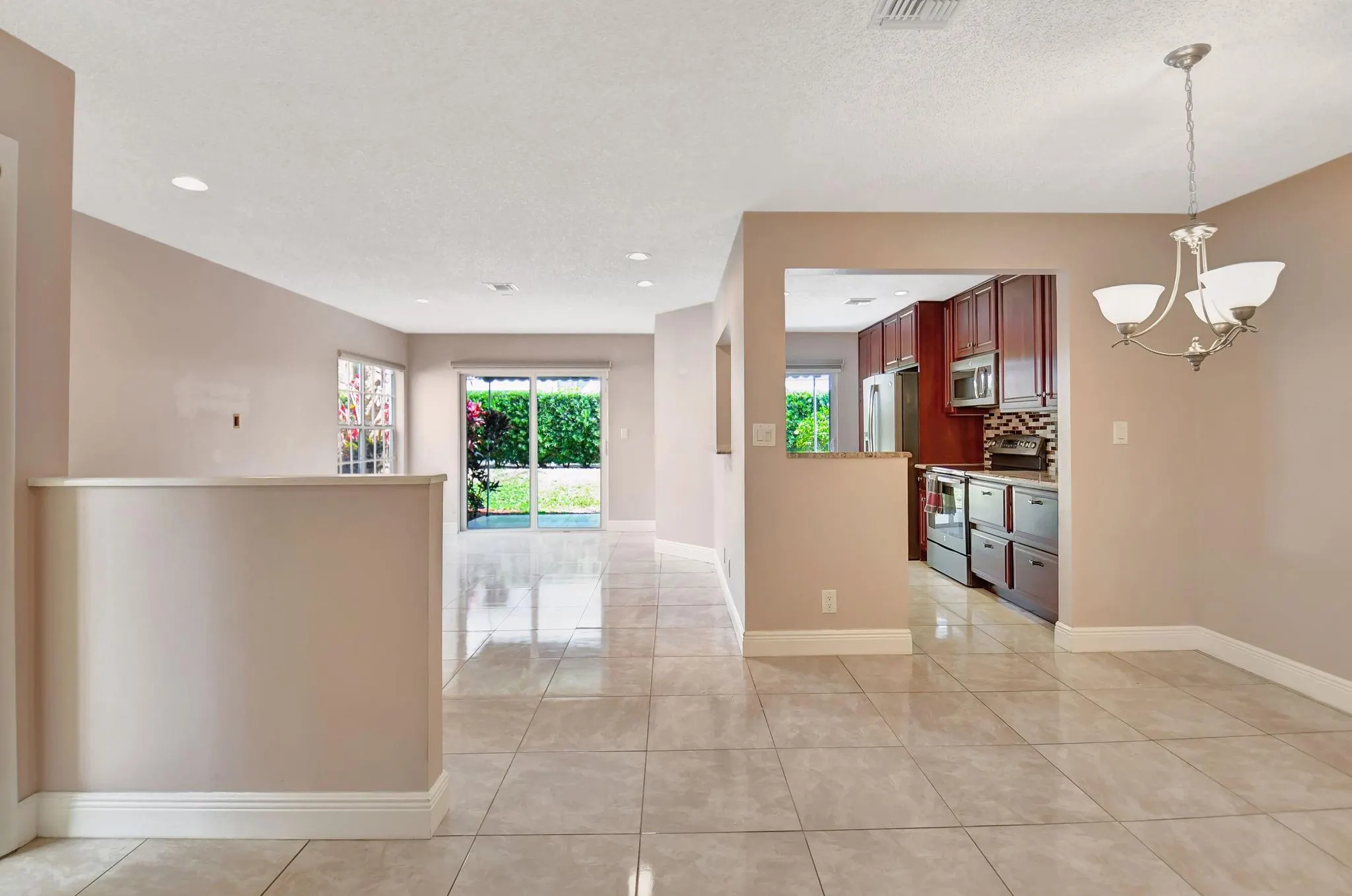 5043 Pointe Emerald Ln
