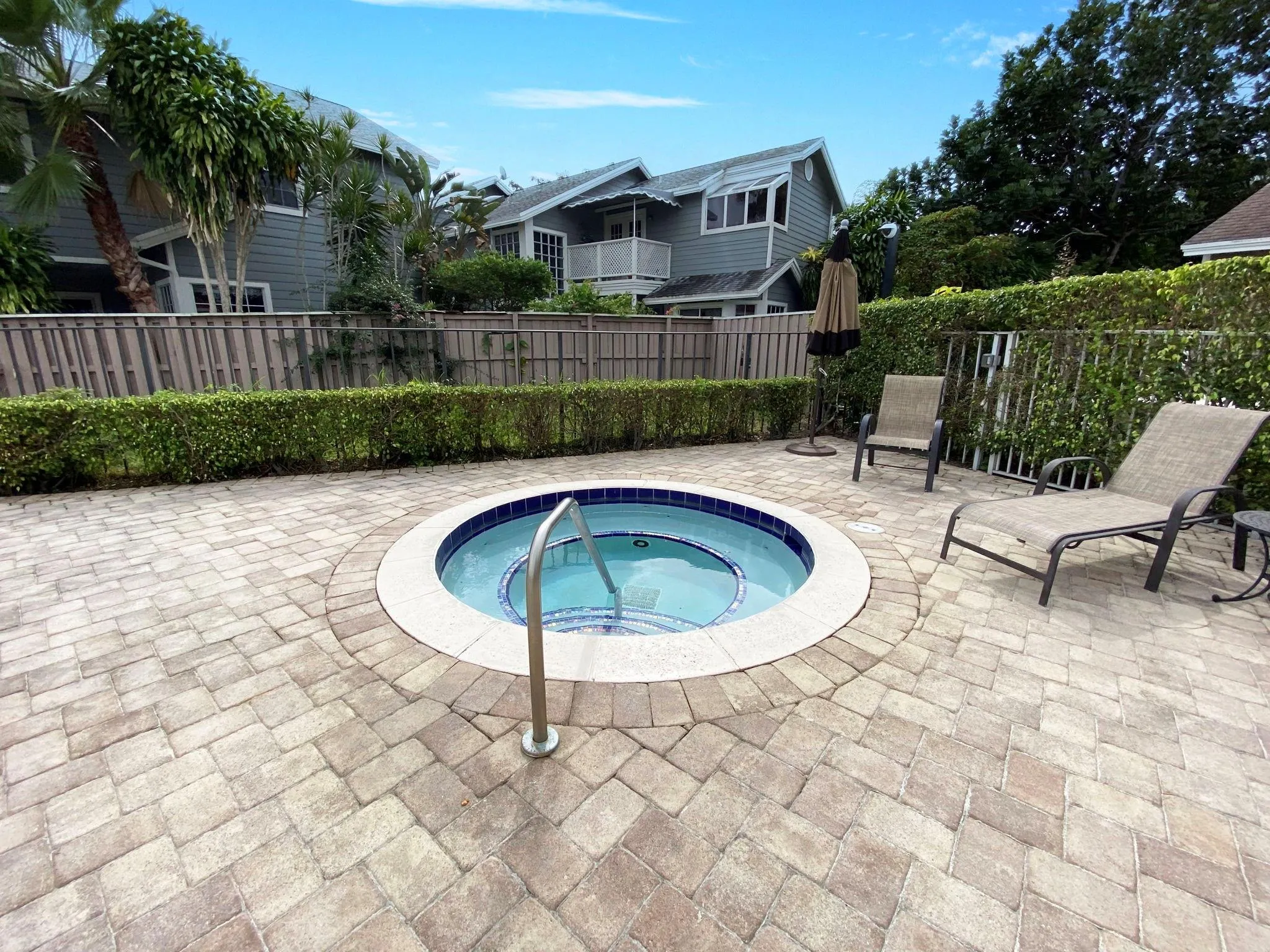 5043 Pointe Emerald Ln
