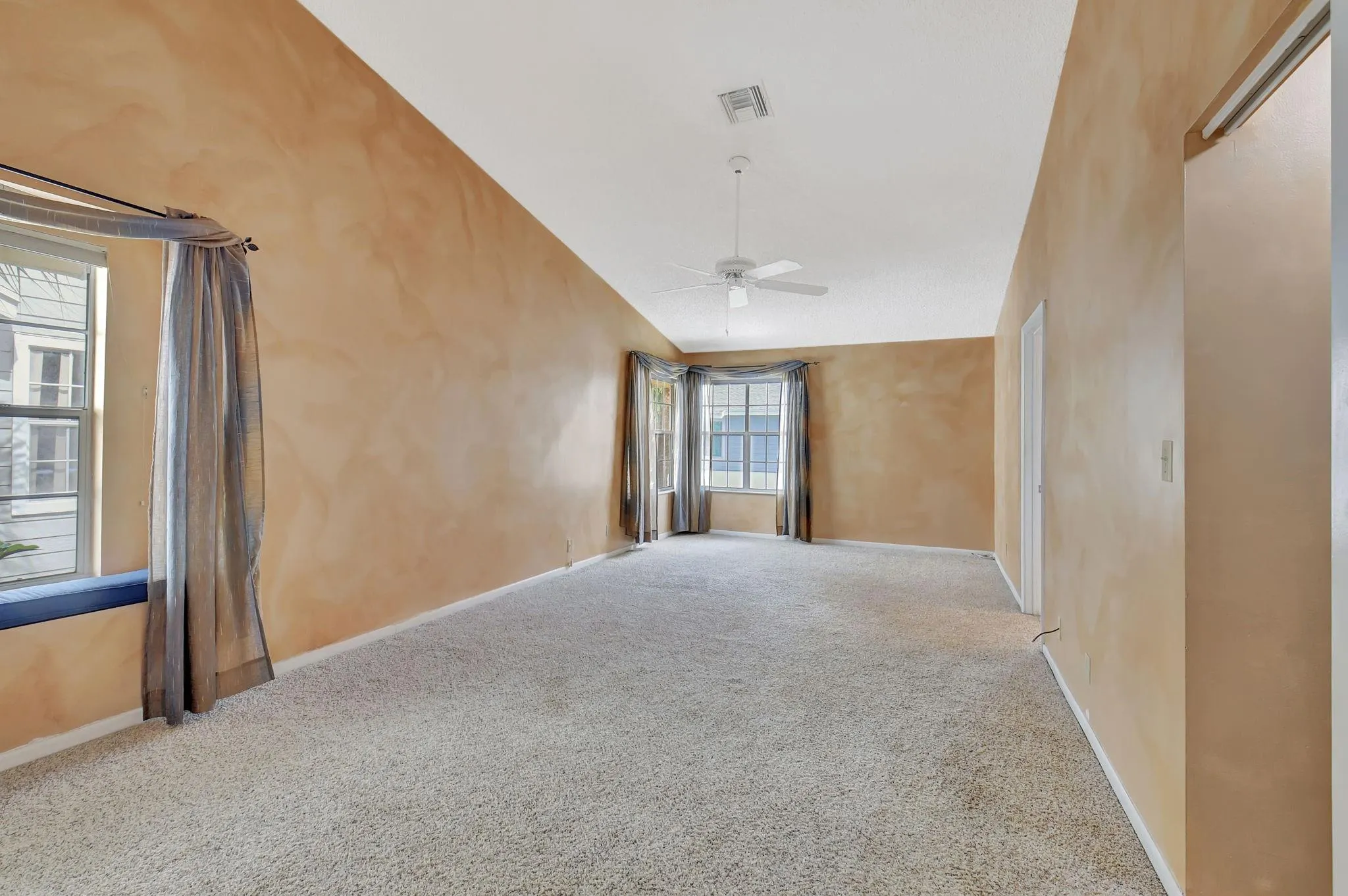5043 Pointe Emerald Ln
