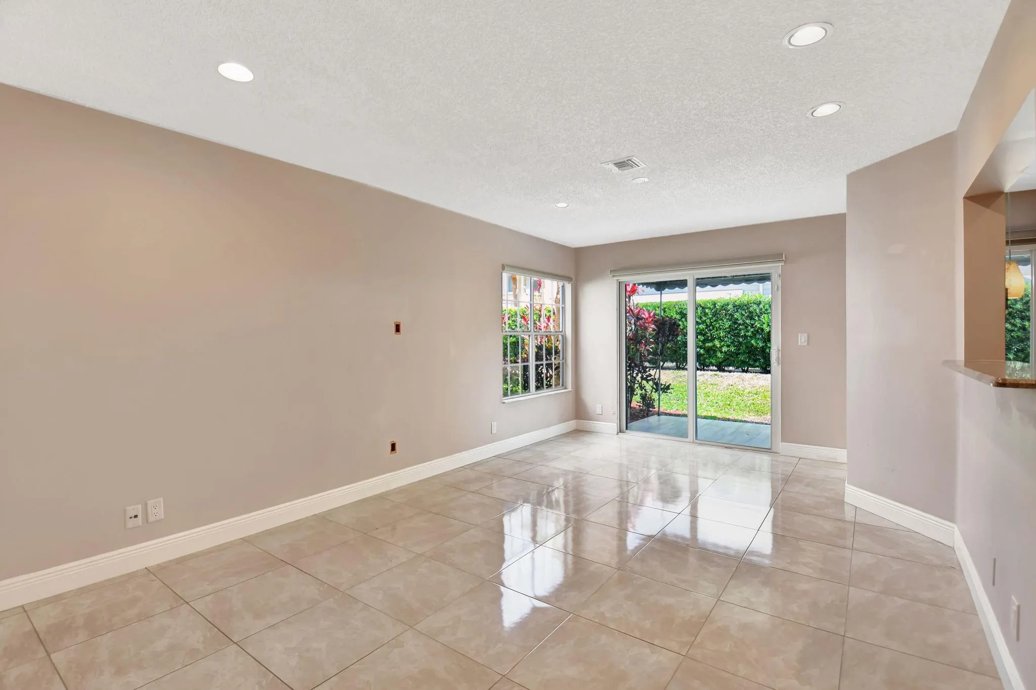 5043 Pointe Emerald Ln