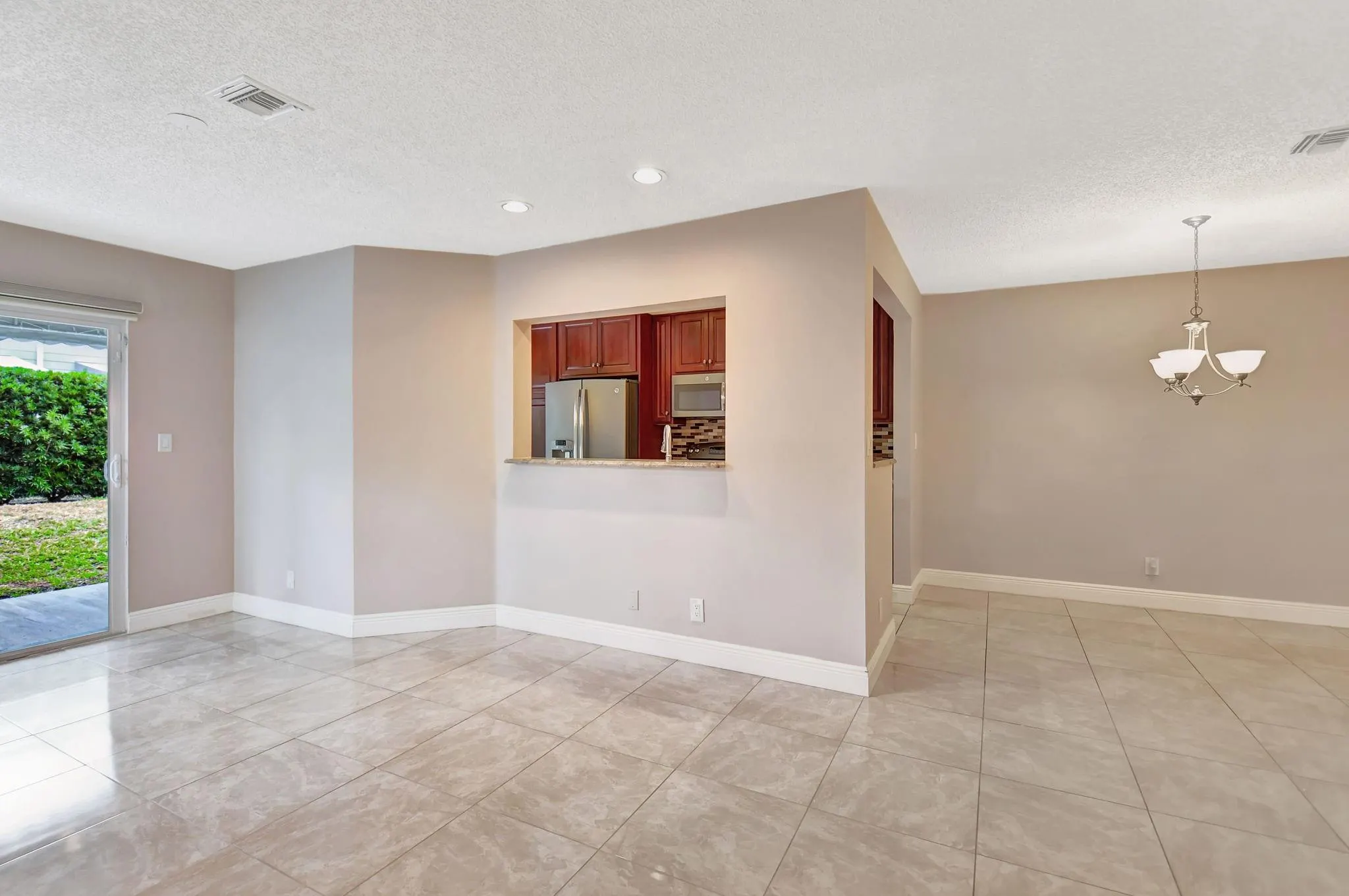 5043 Pointe Emerald Ln