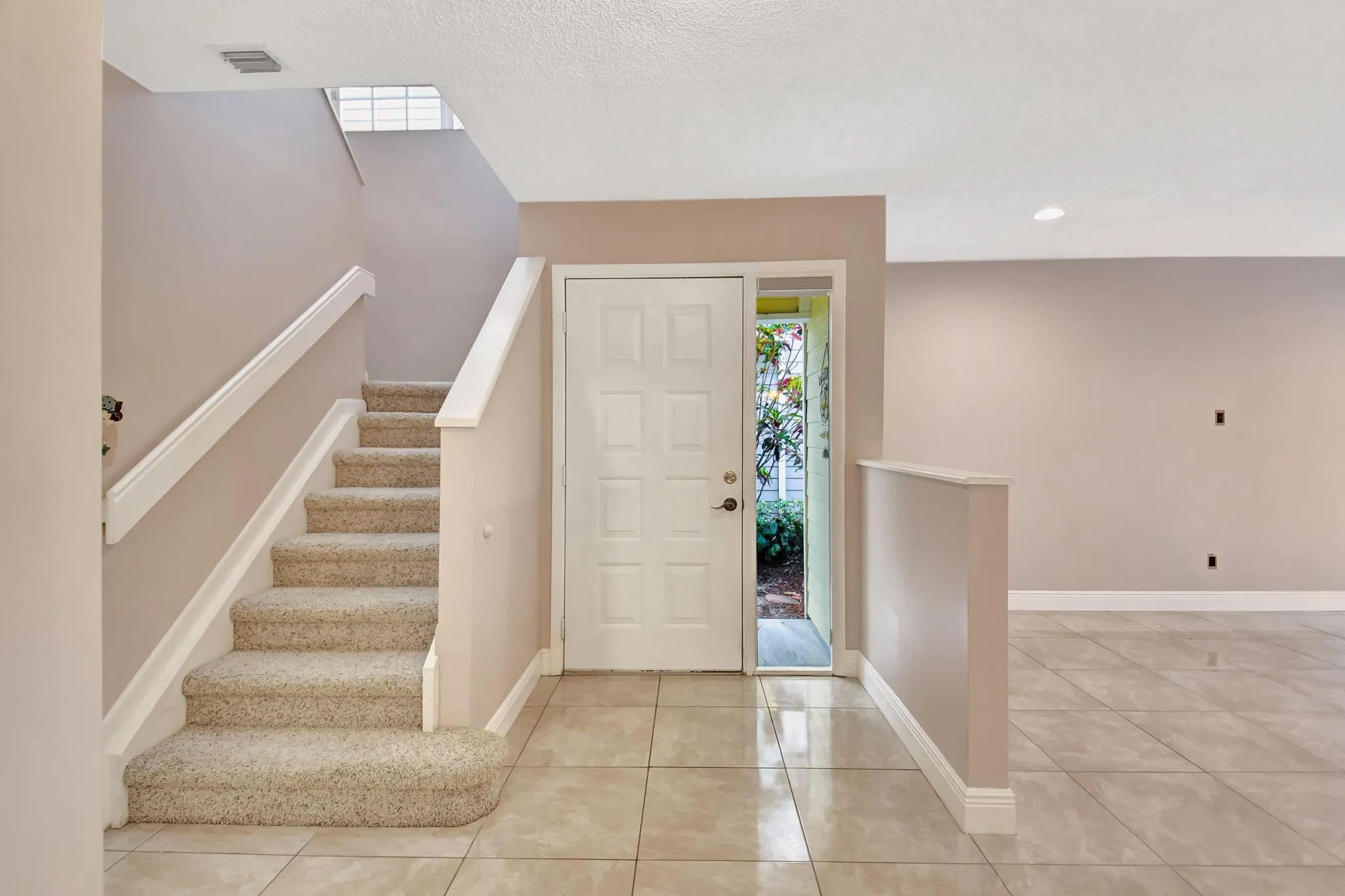 5043 Pointe Emerald Ln