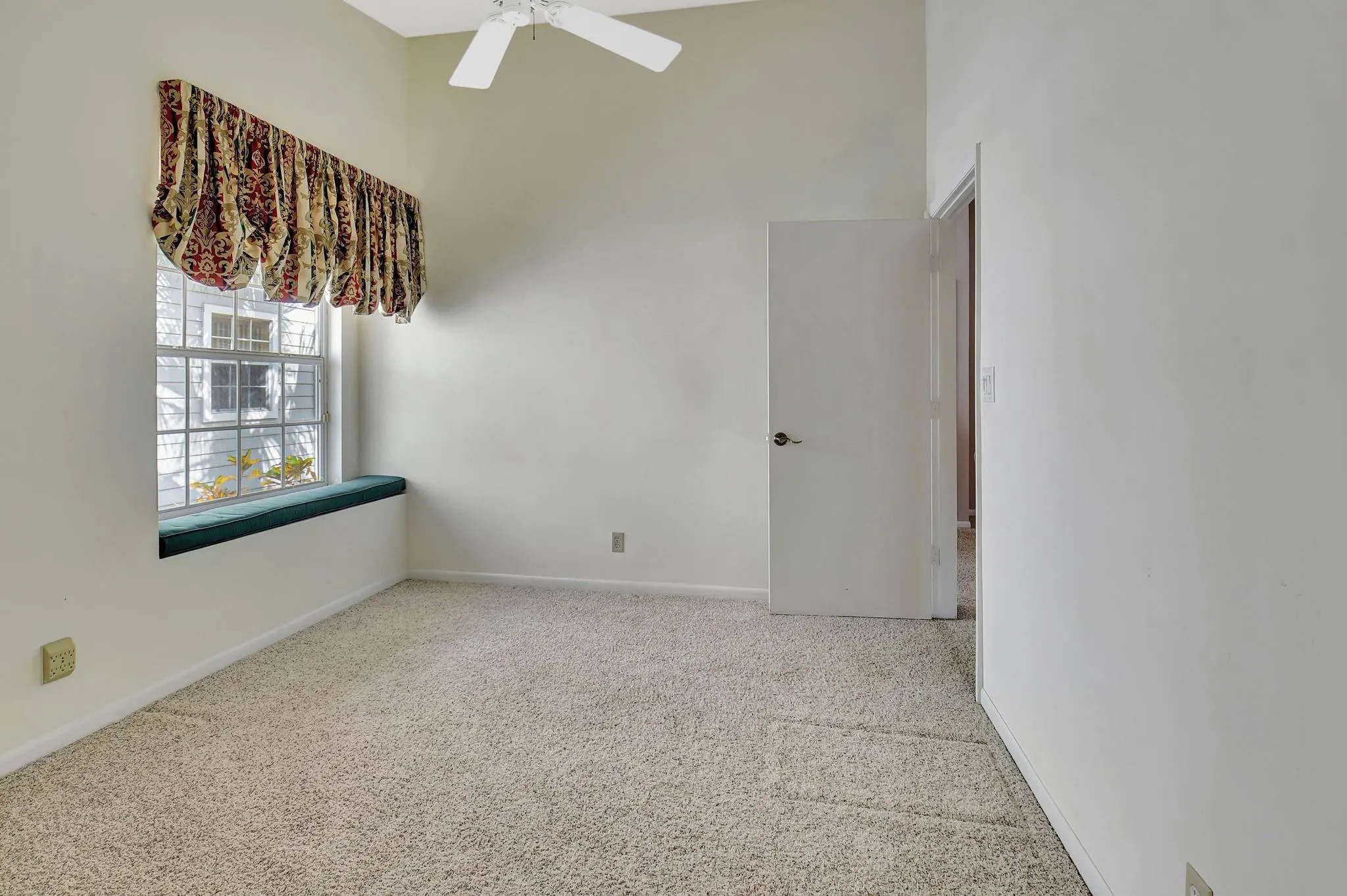 5043 Pointe Emerald Ln