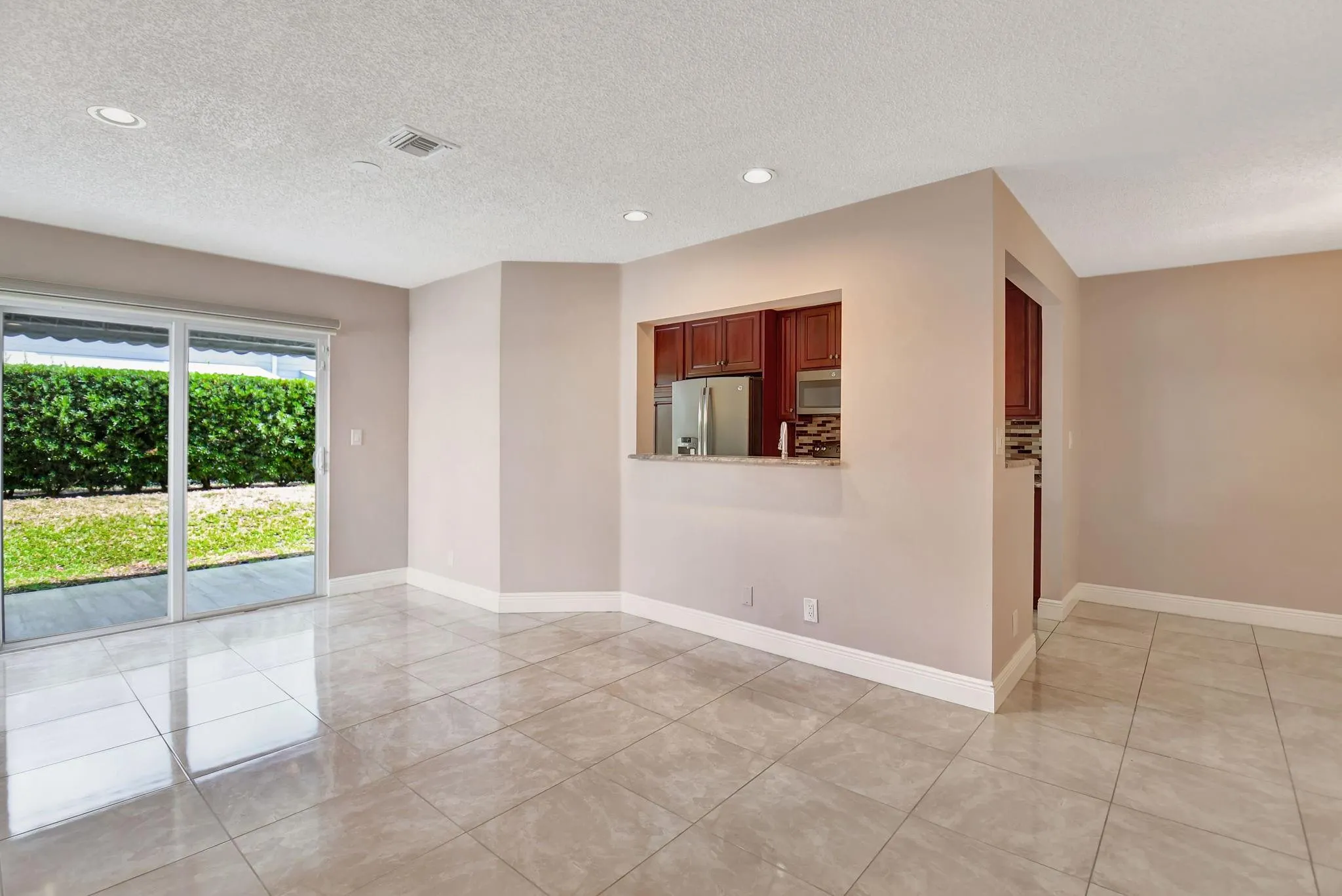 5043 Pointe Emerald Ln