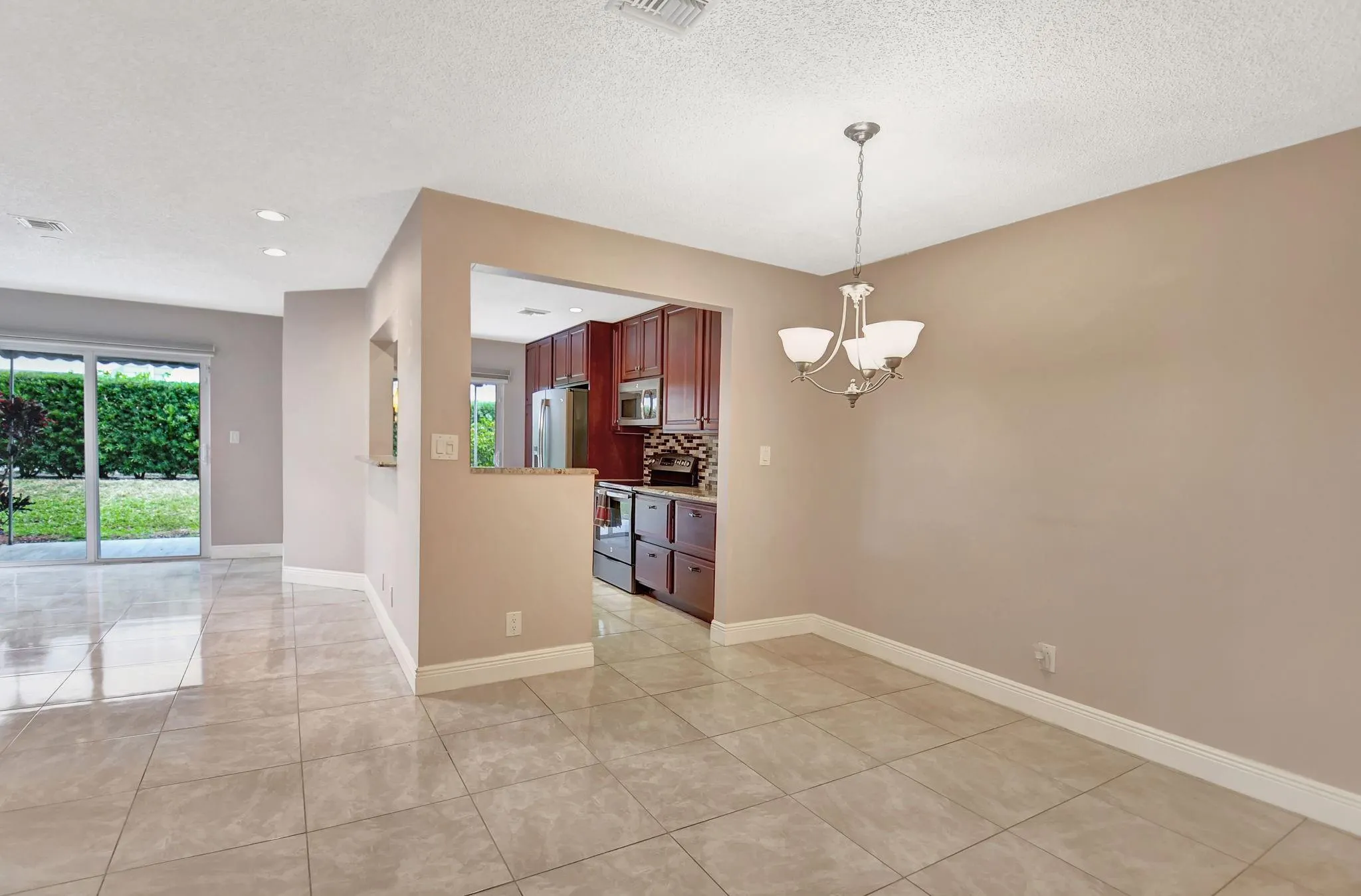 5043 Pointe Emerald Ln