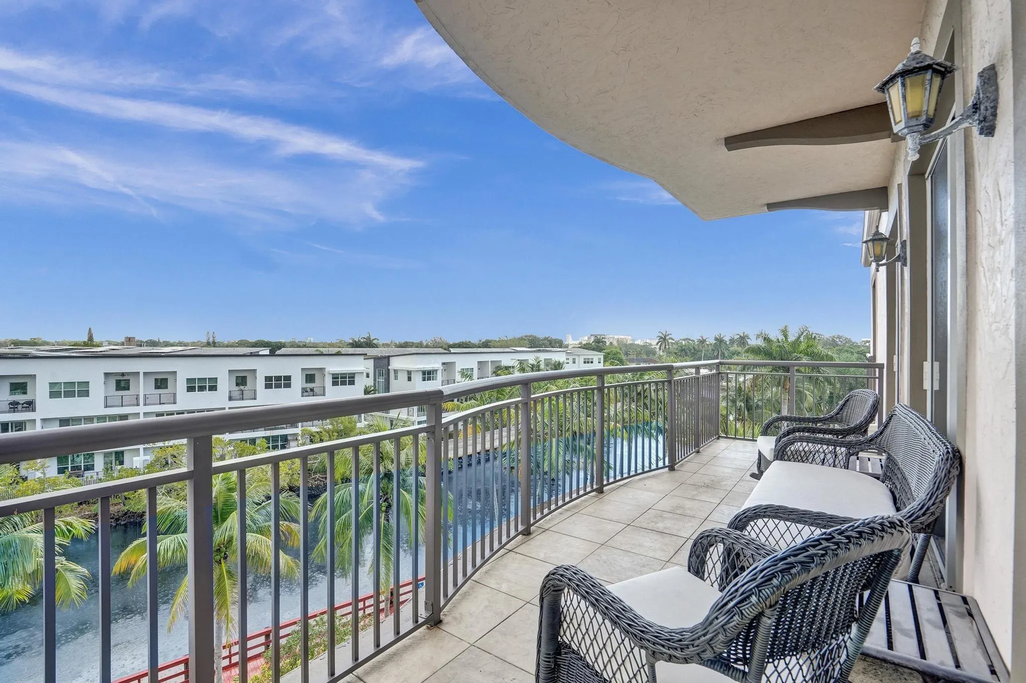 2633 NE 14th Ave, #400