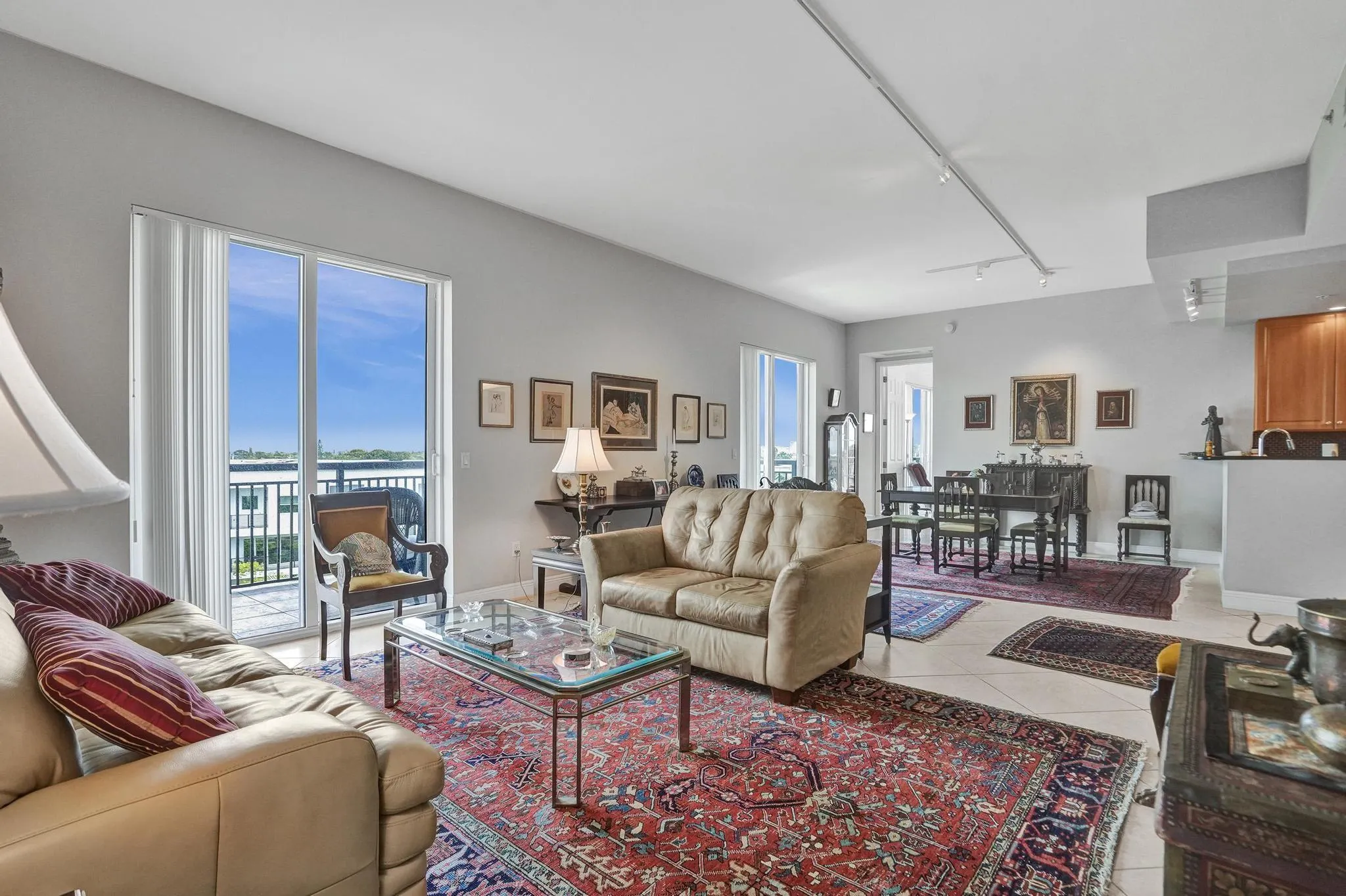2633 NE 14th Ave, #400