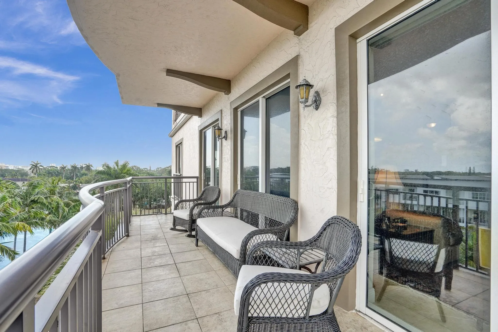 2633 NE 14th Ave, #400