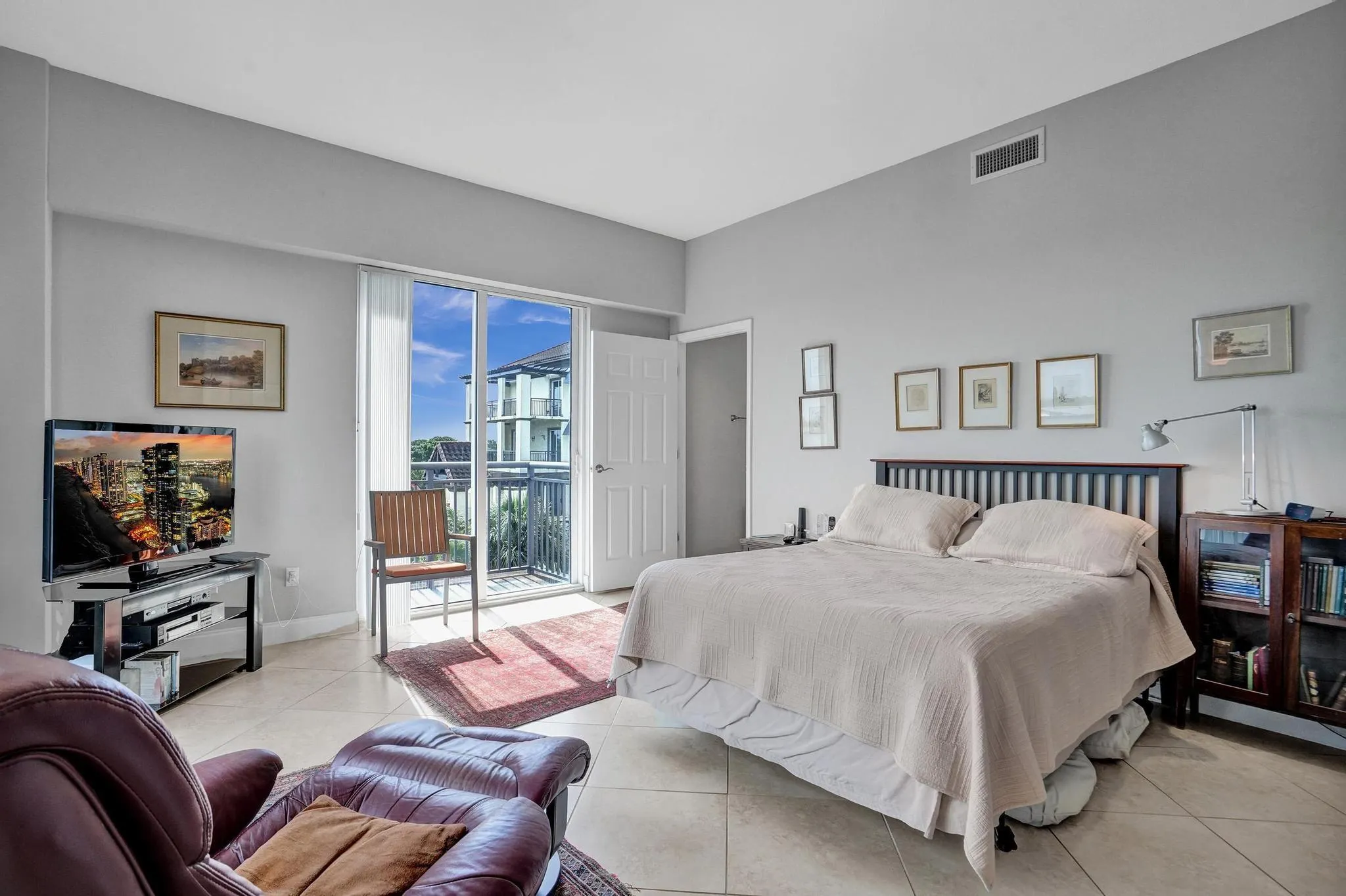 2633 NE 14th Ave, #400