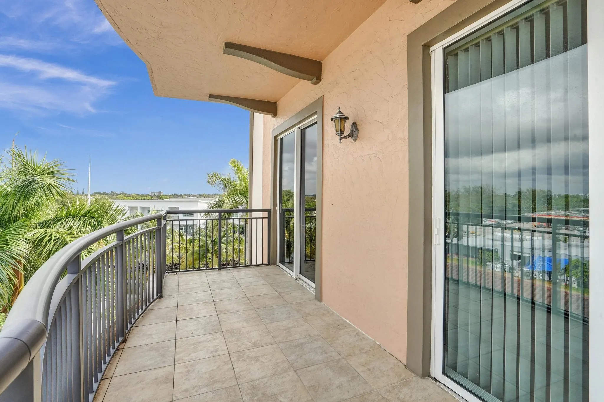 2633 NE 14th Ave, #400