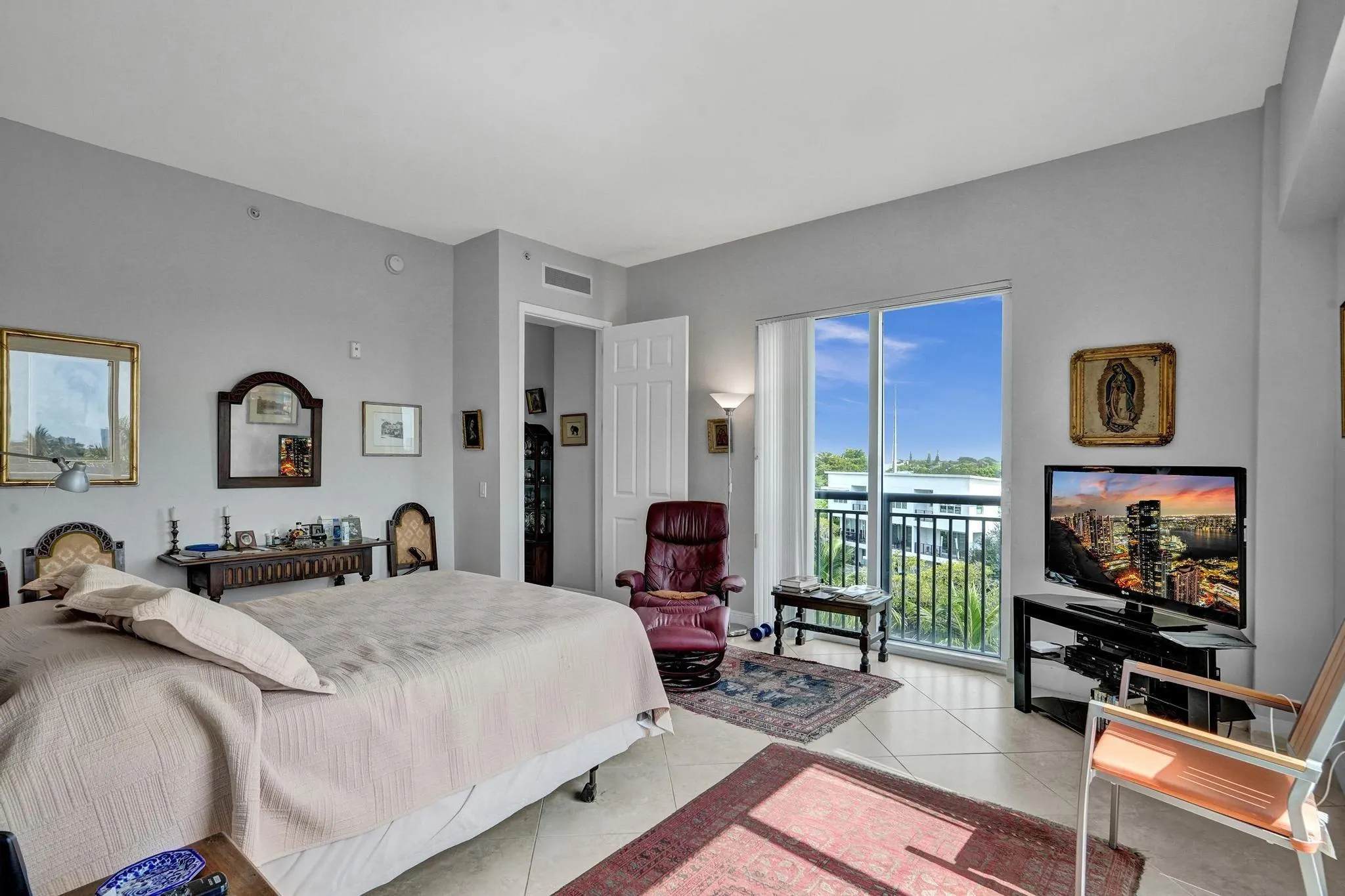 2633 NE 14th Ave, #400