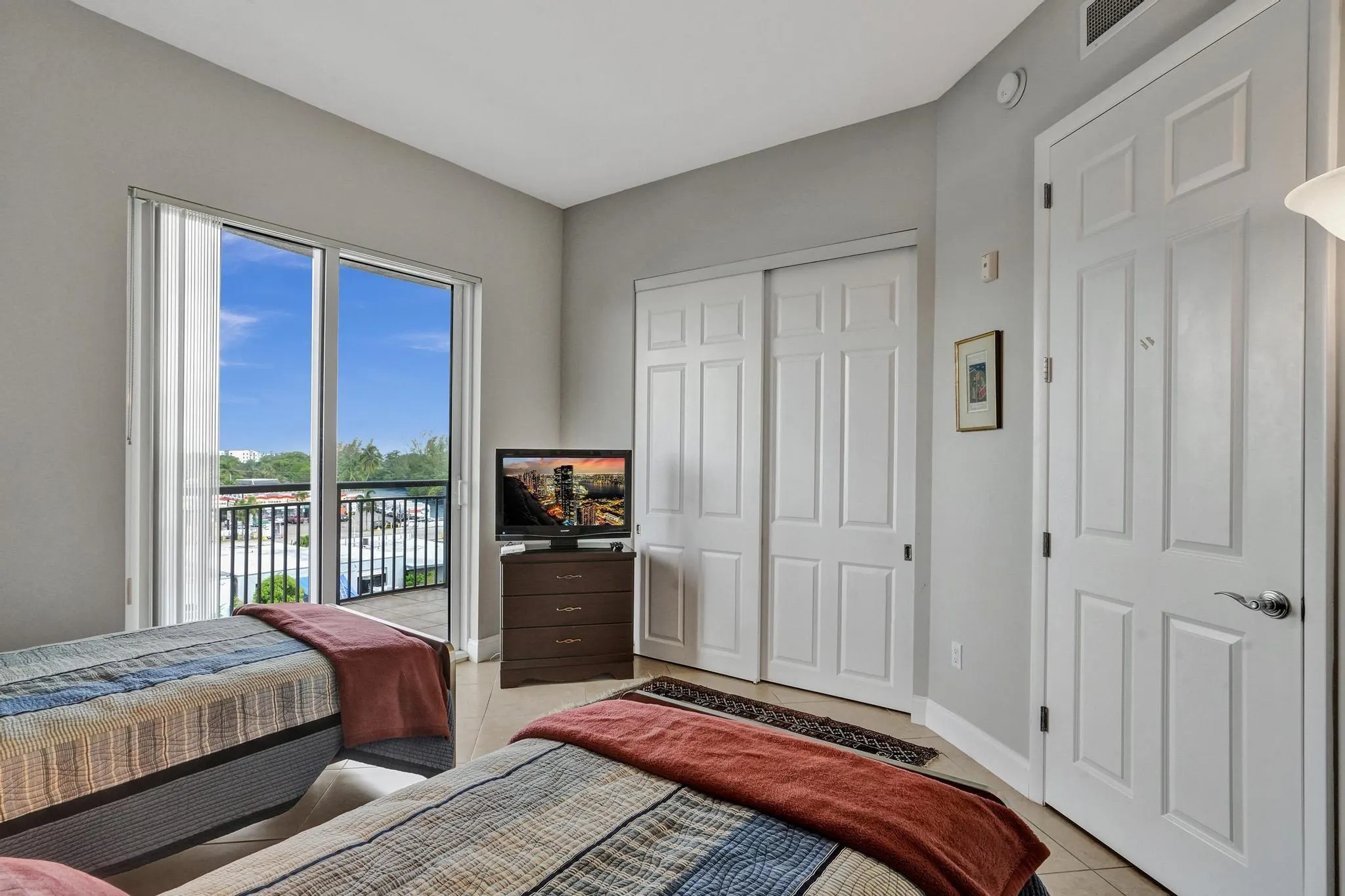 2633 NE 14th Ave, #400