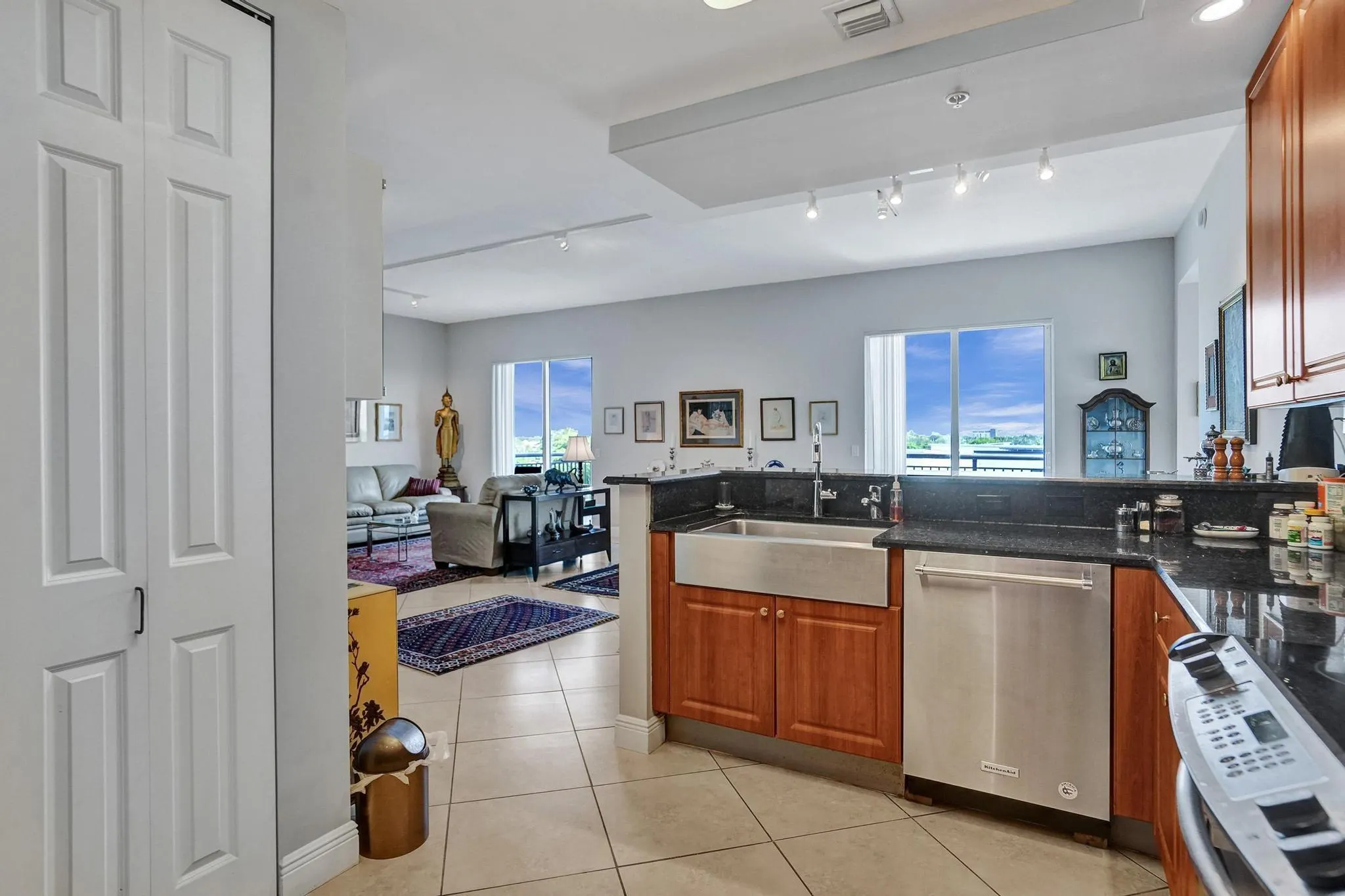 2633 NE 14th Ave, #400