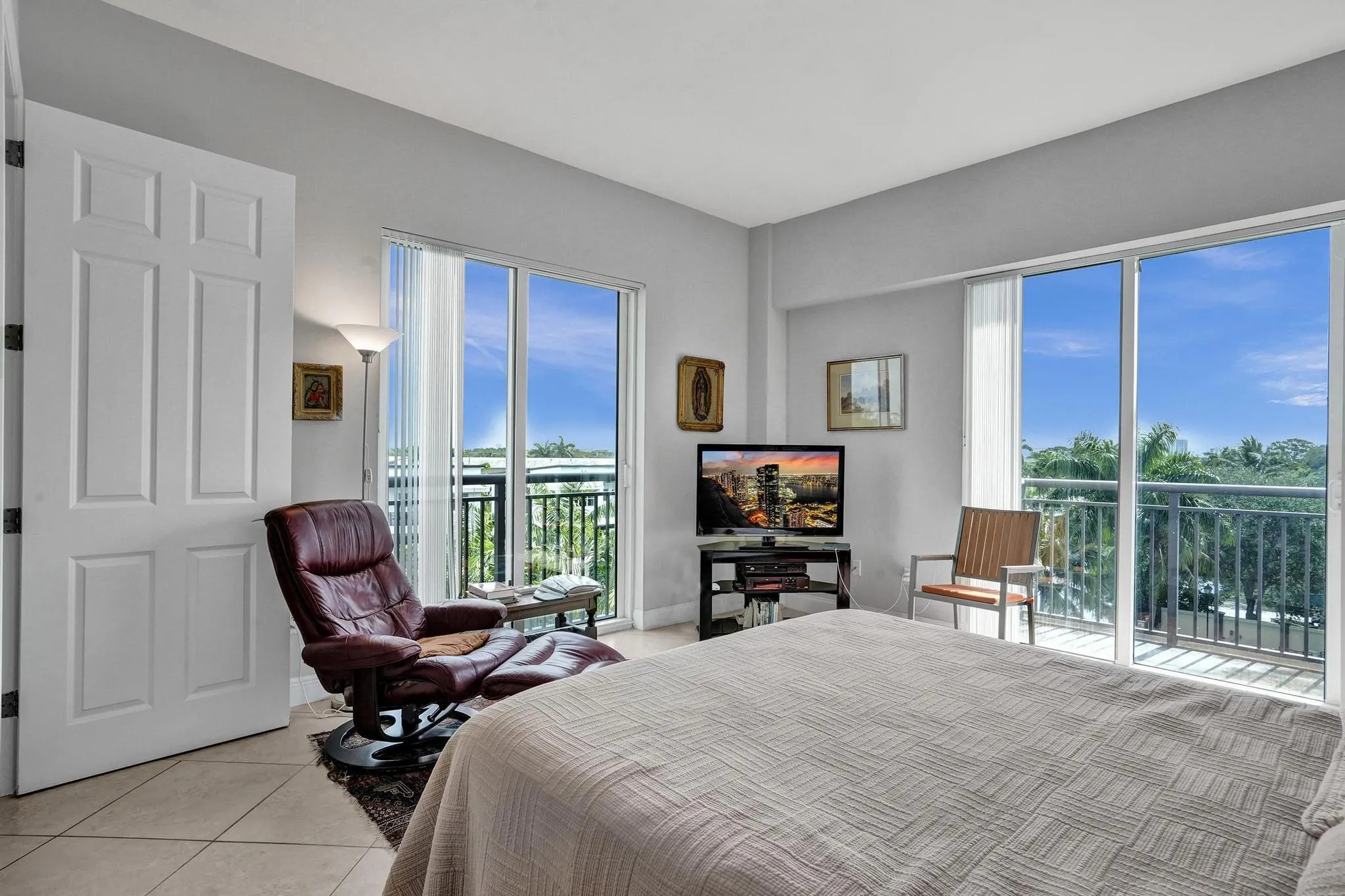 2633 NE 14th Ave, #400
