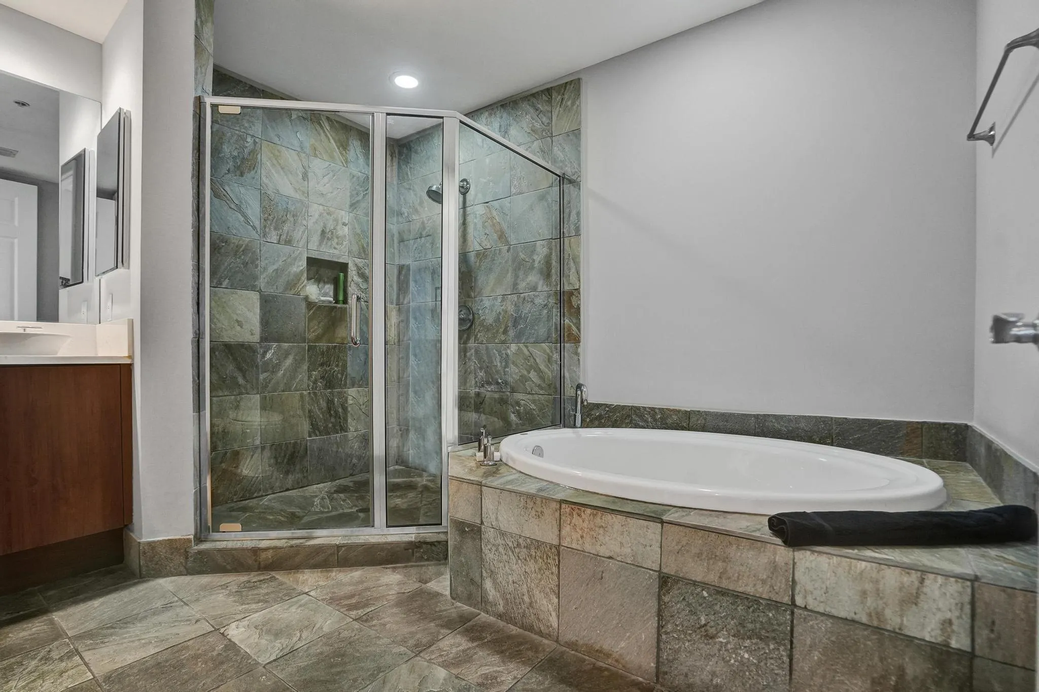 2633 NE 14th Ave, #400