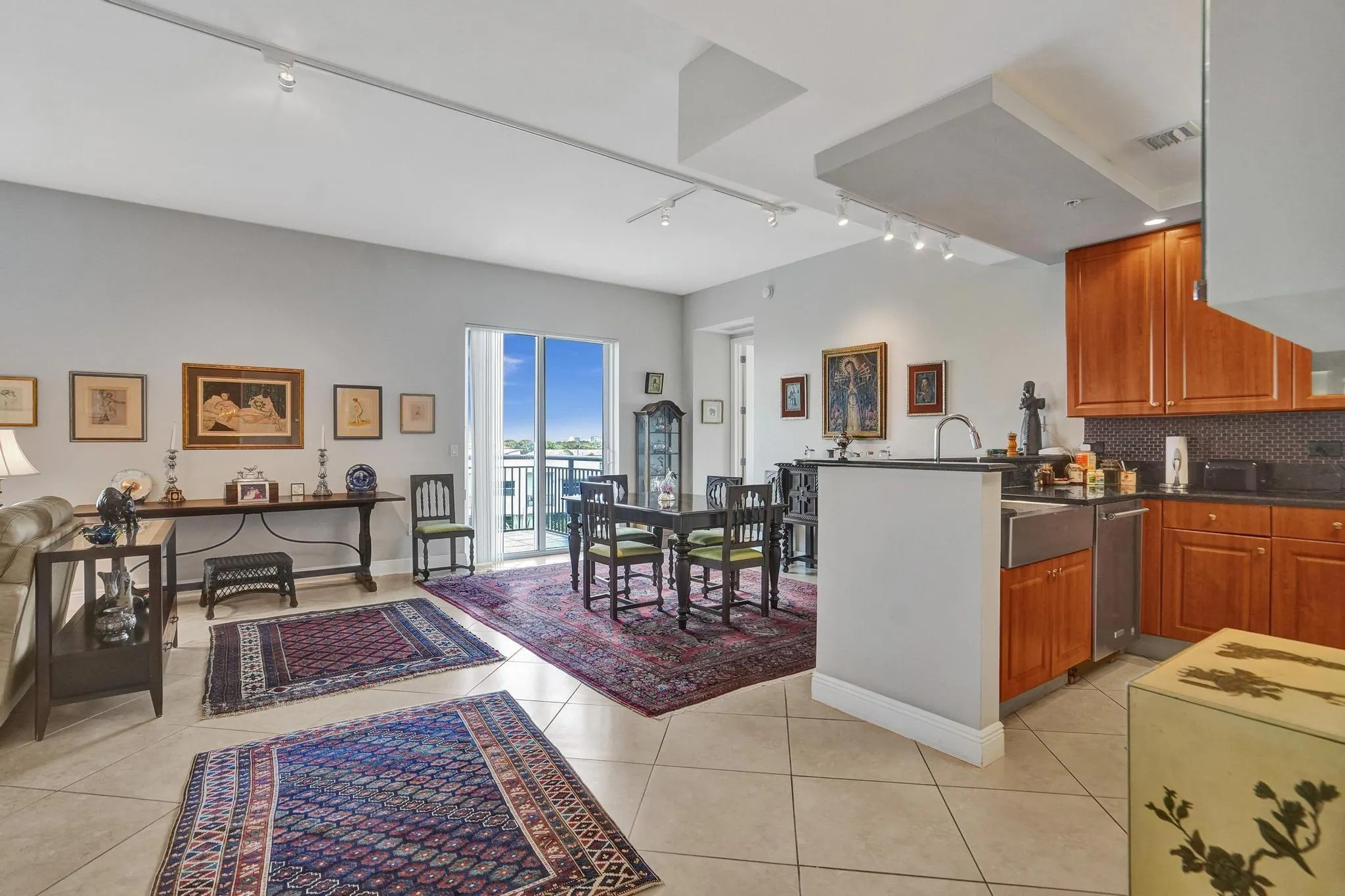 2633 NE 14th Ave, #400