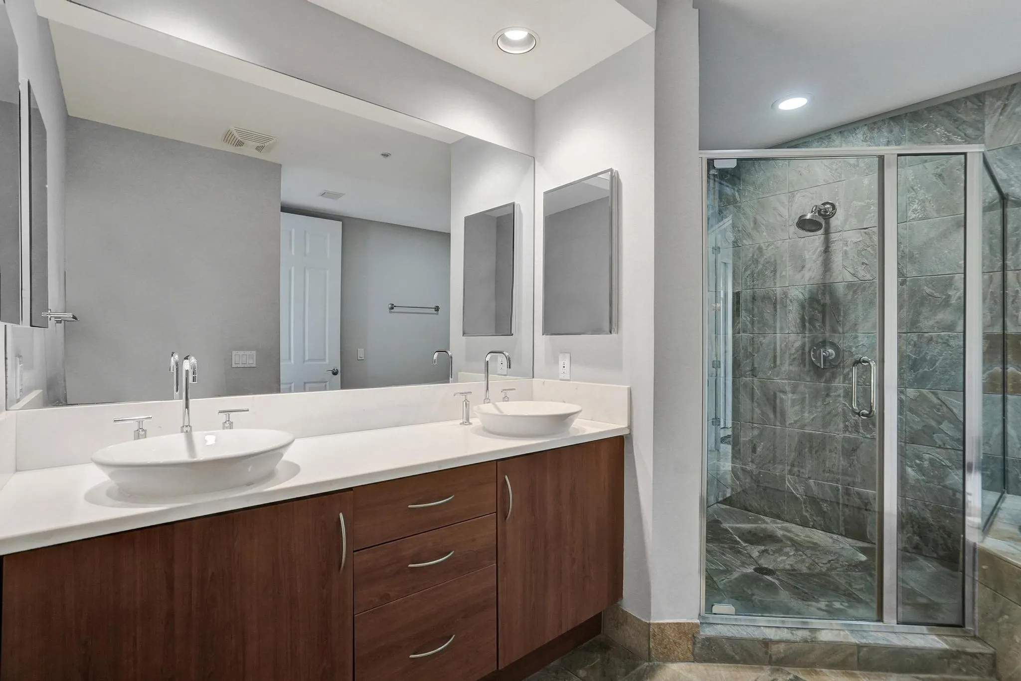 2633 NE 14th Ave, #400