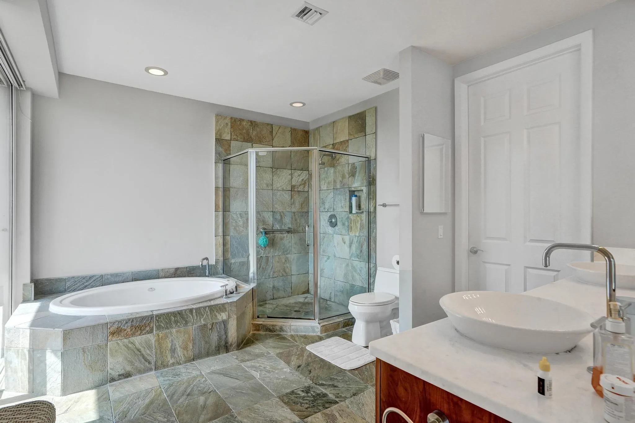 2633 NE 14th Ave, #400