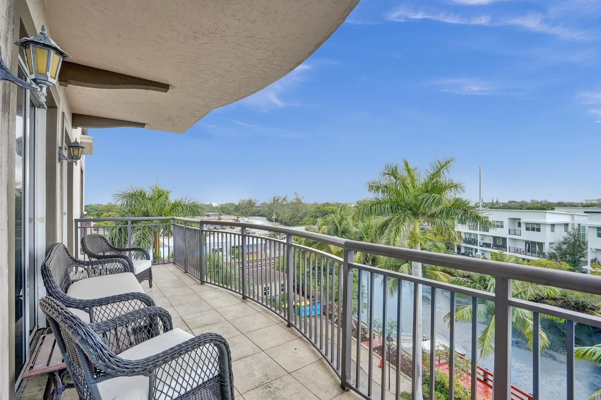 2633 NE 14th Ave, #400