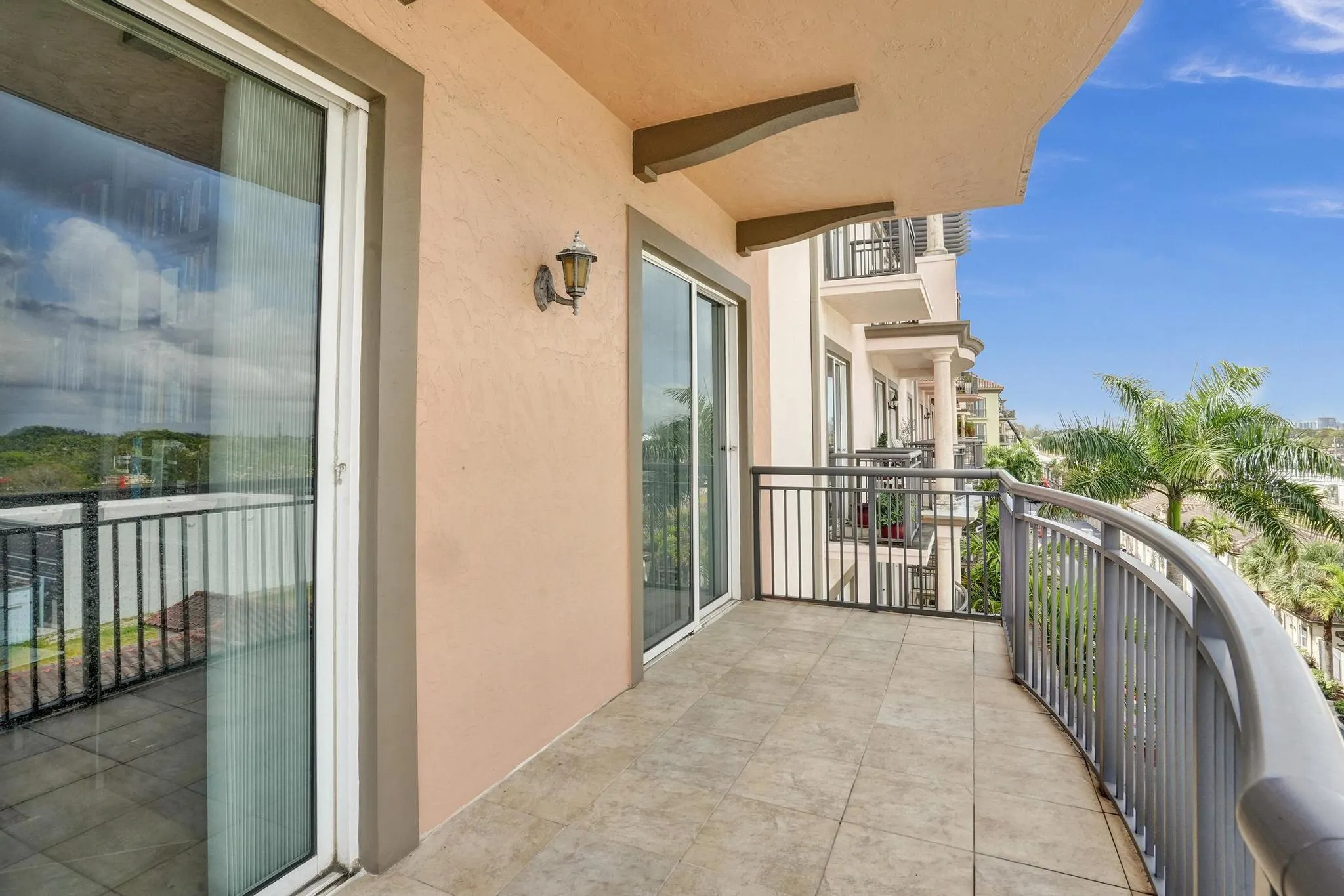 2633 NE 14th Ave, #400