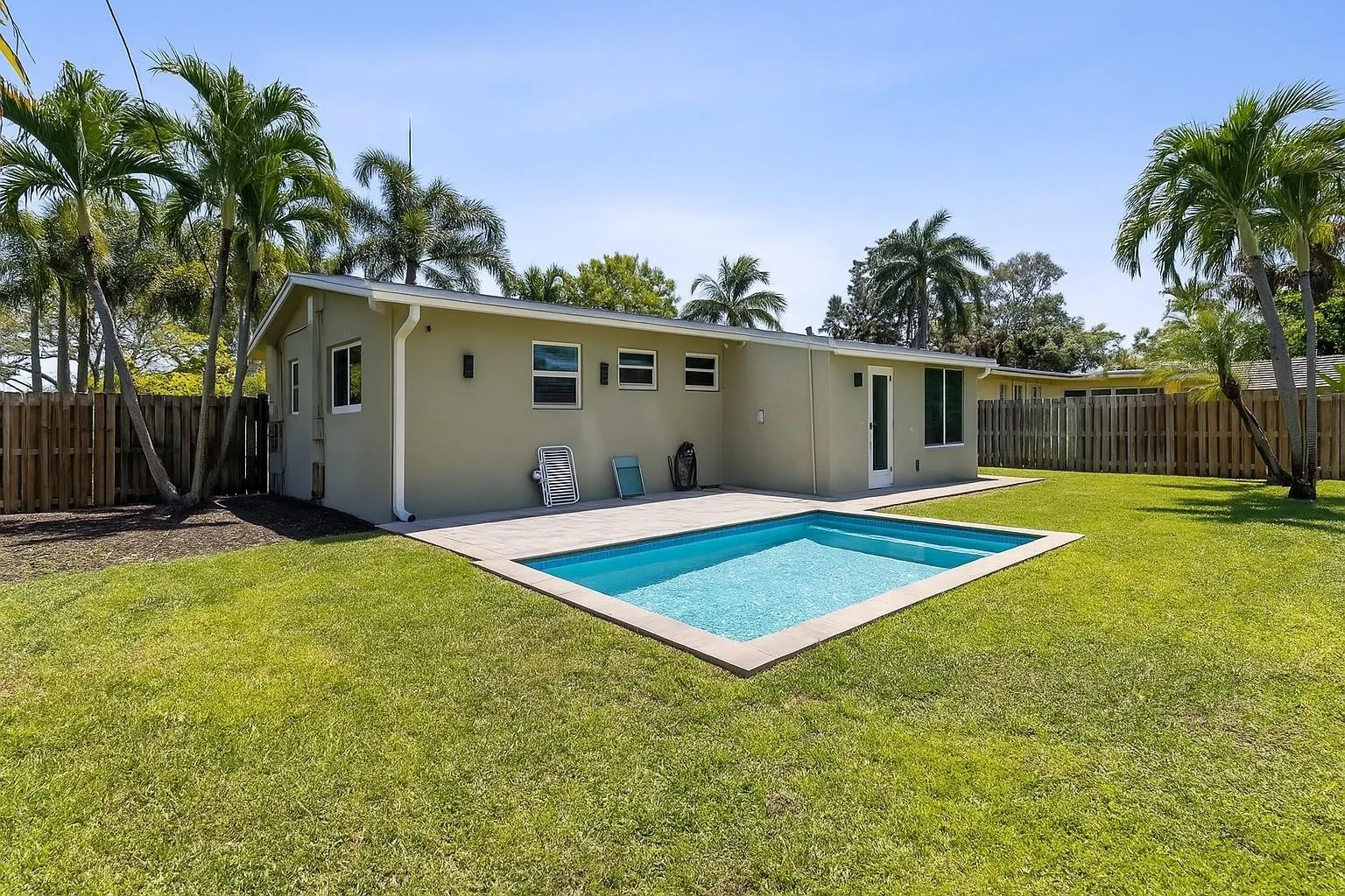 409 NE 27th Dr