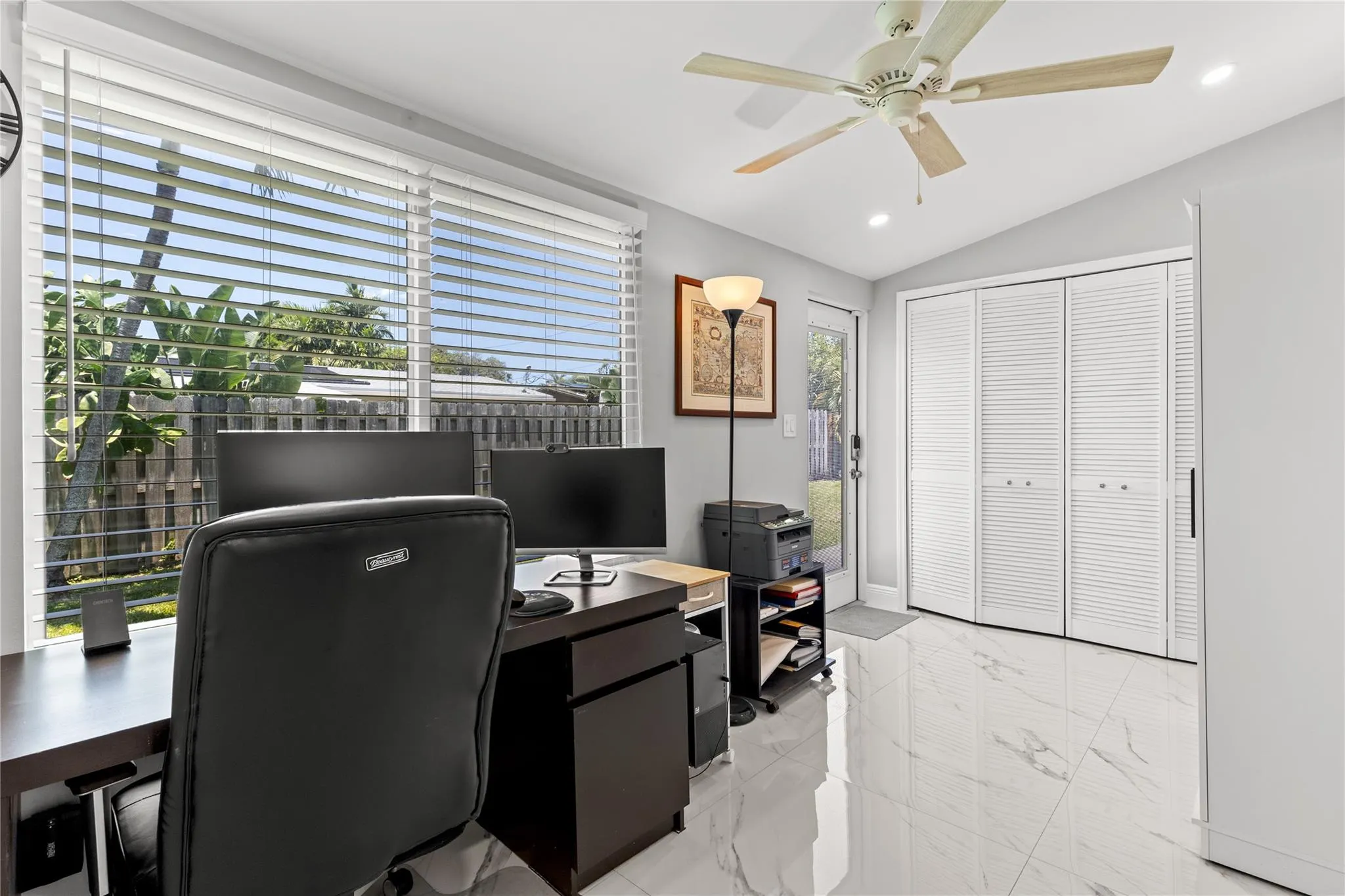 409 NE 27th Dr