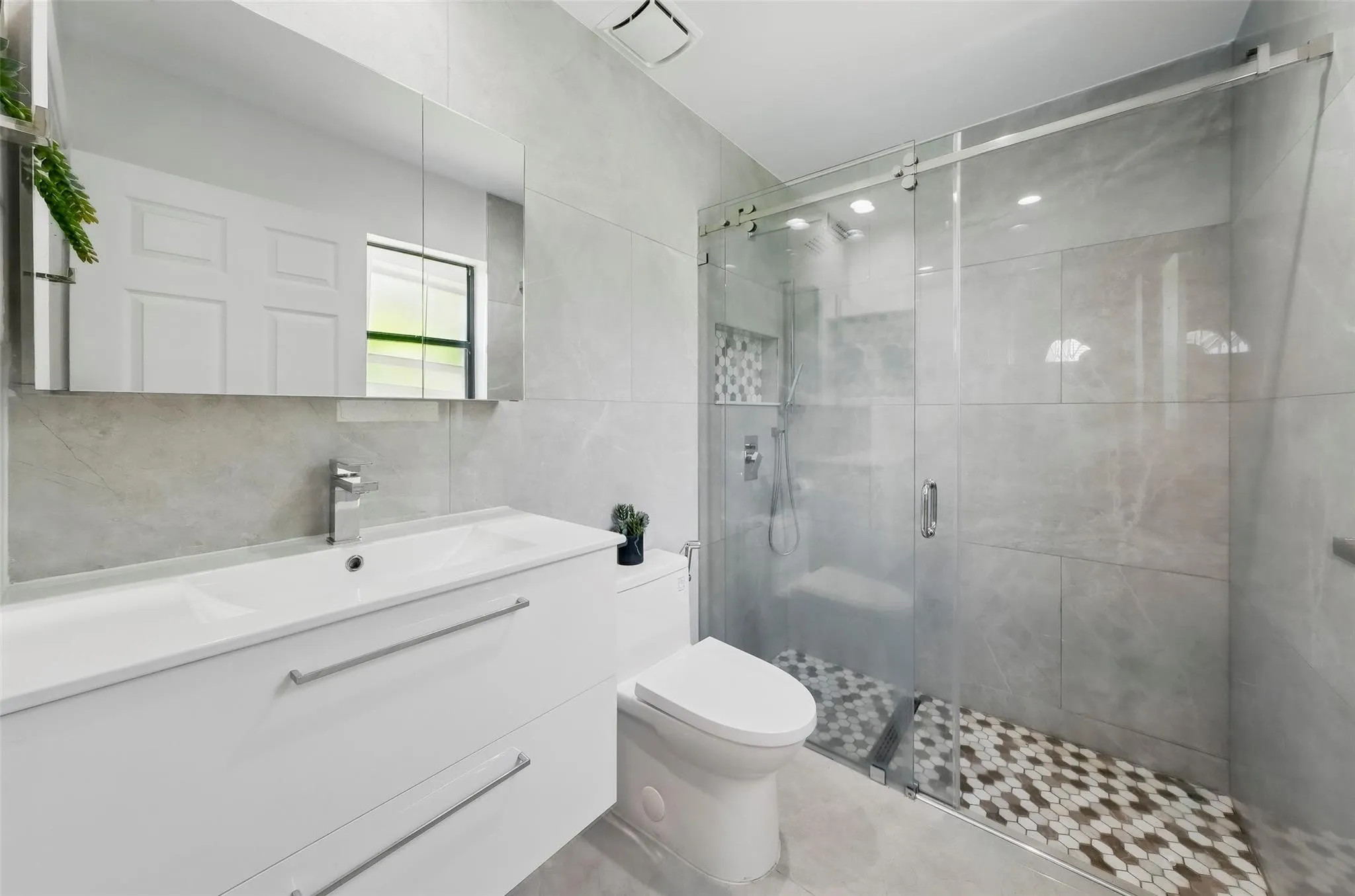 1119 Creekford Dr