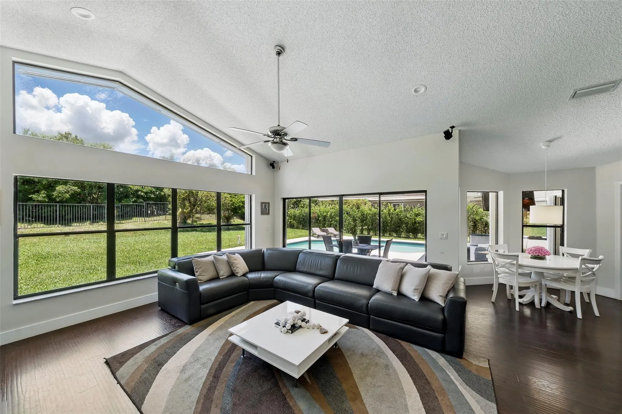 1119 Creekford Dr