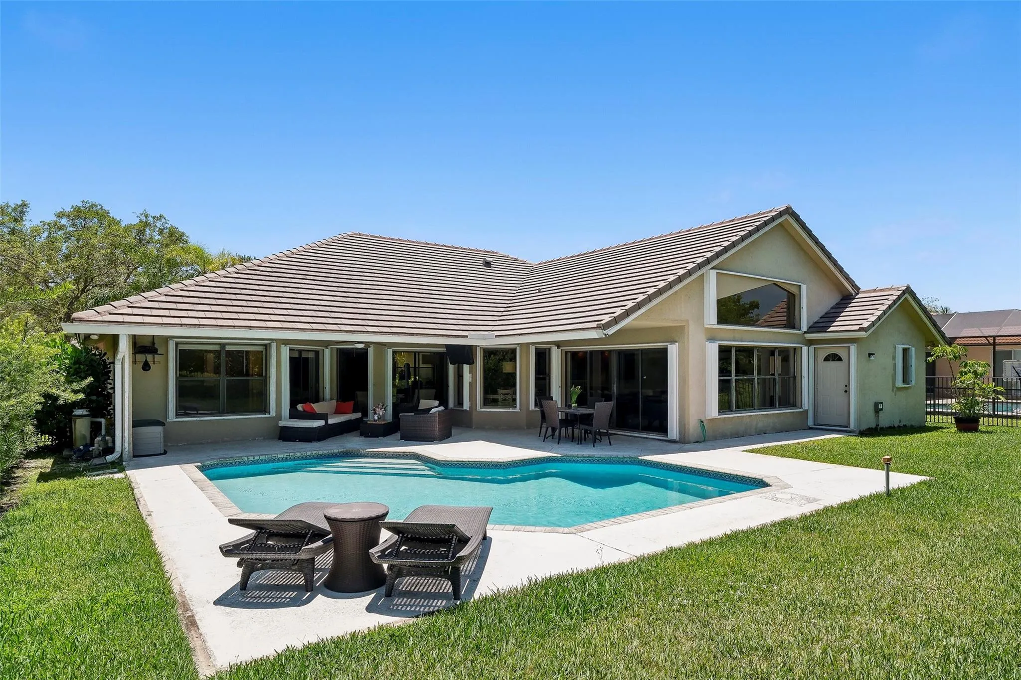 1119 Creekford Dr