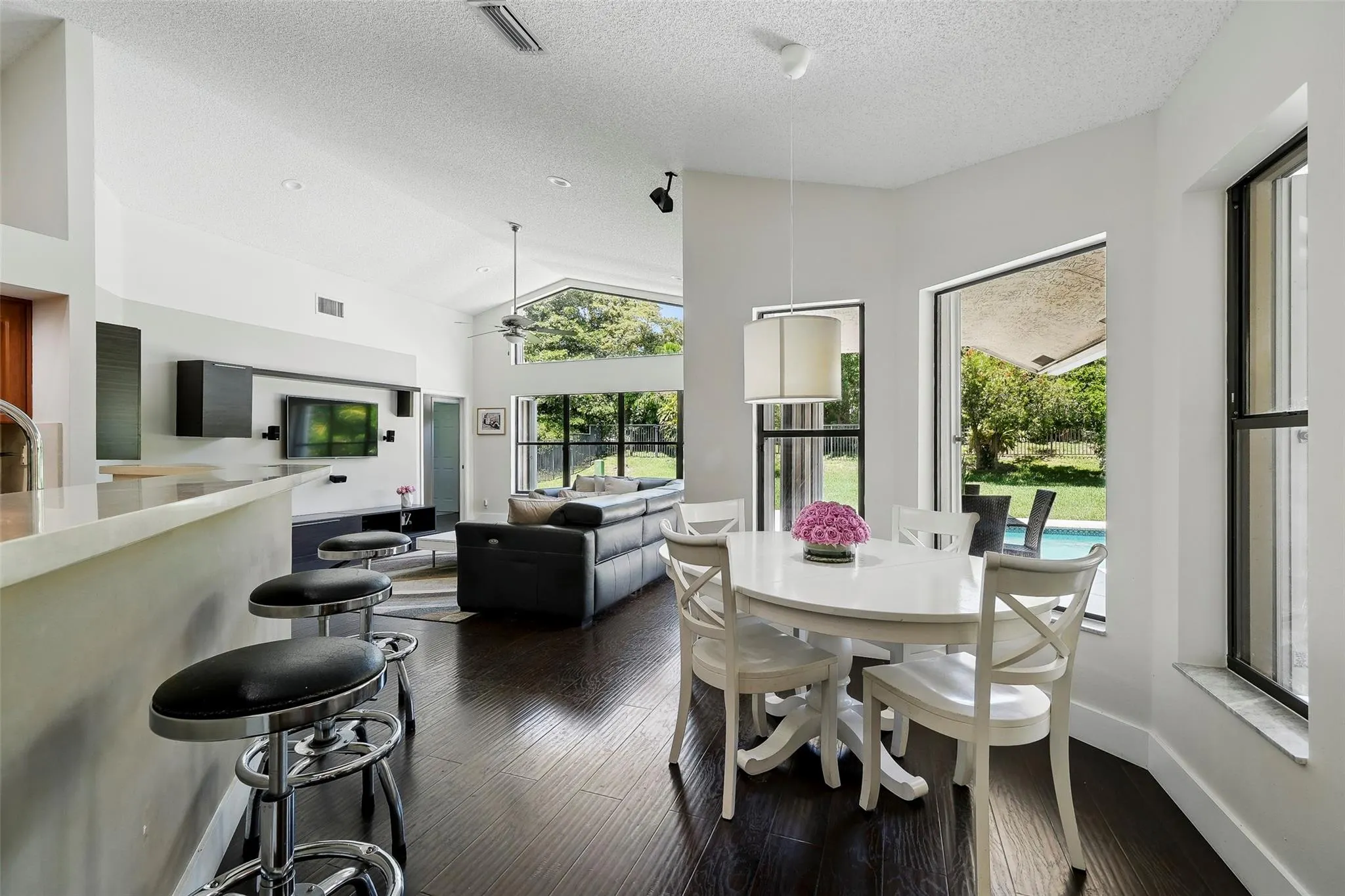 1119 Creekford Dr