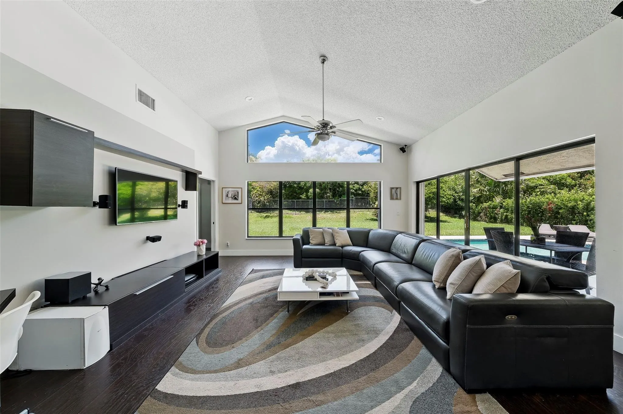 1119 Creekford Dr