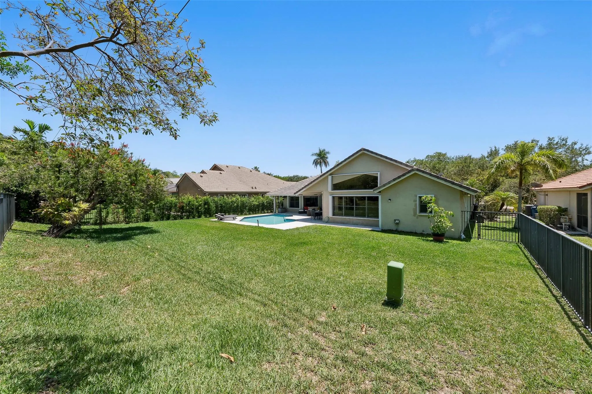1119 Creekford Dr