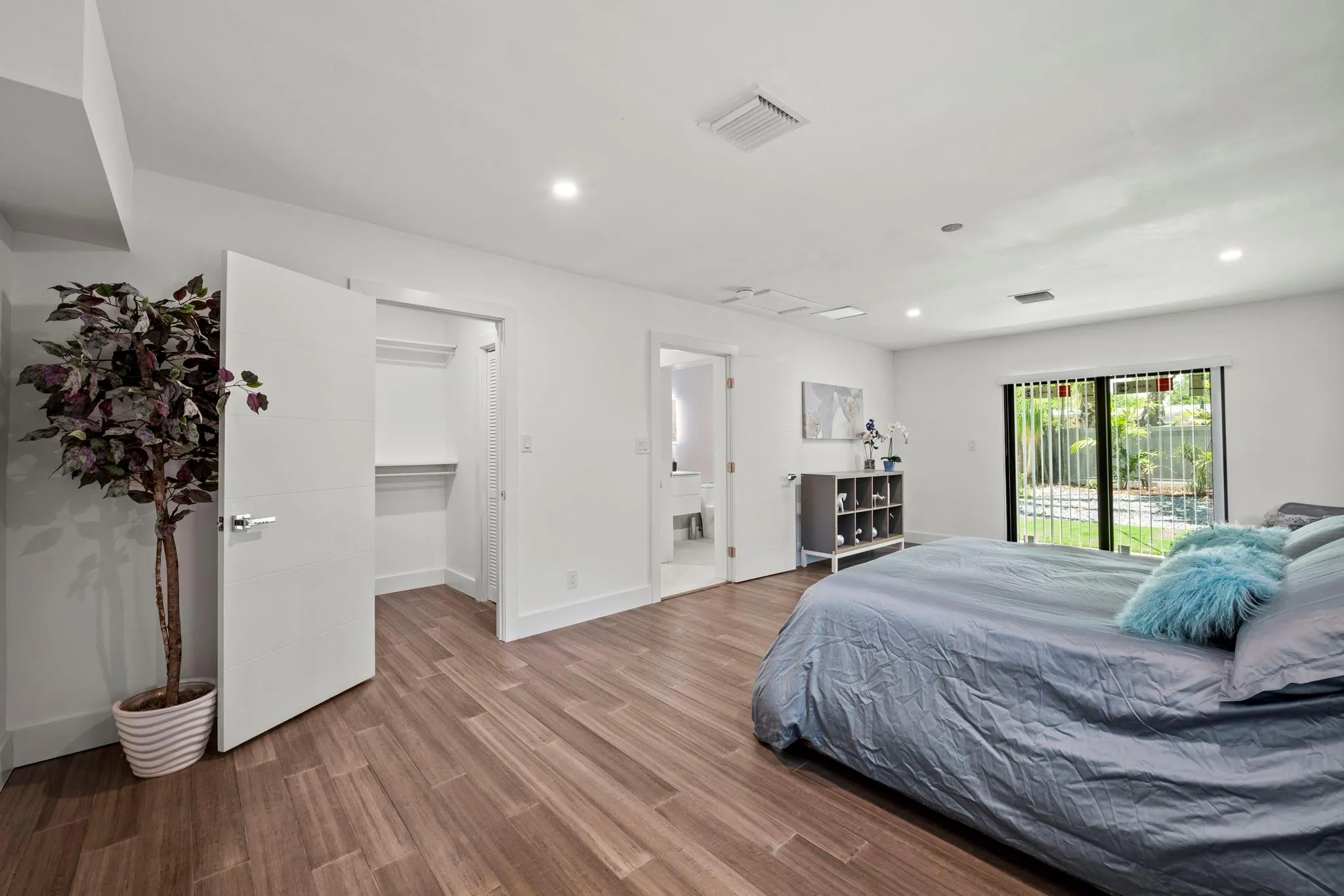 417 NE 26th Dr