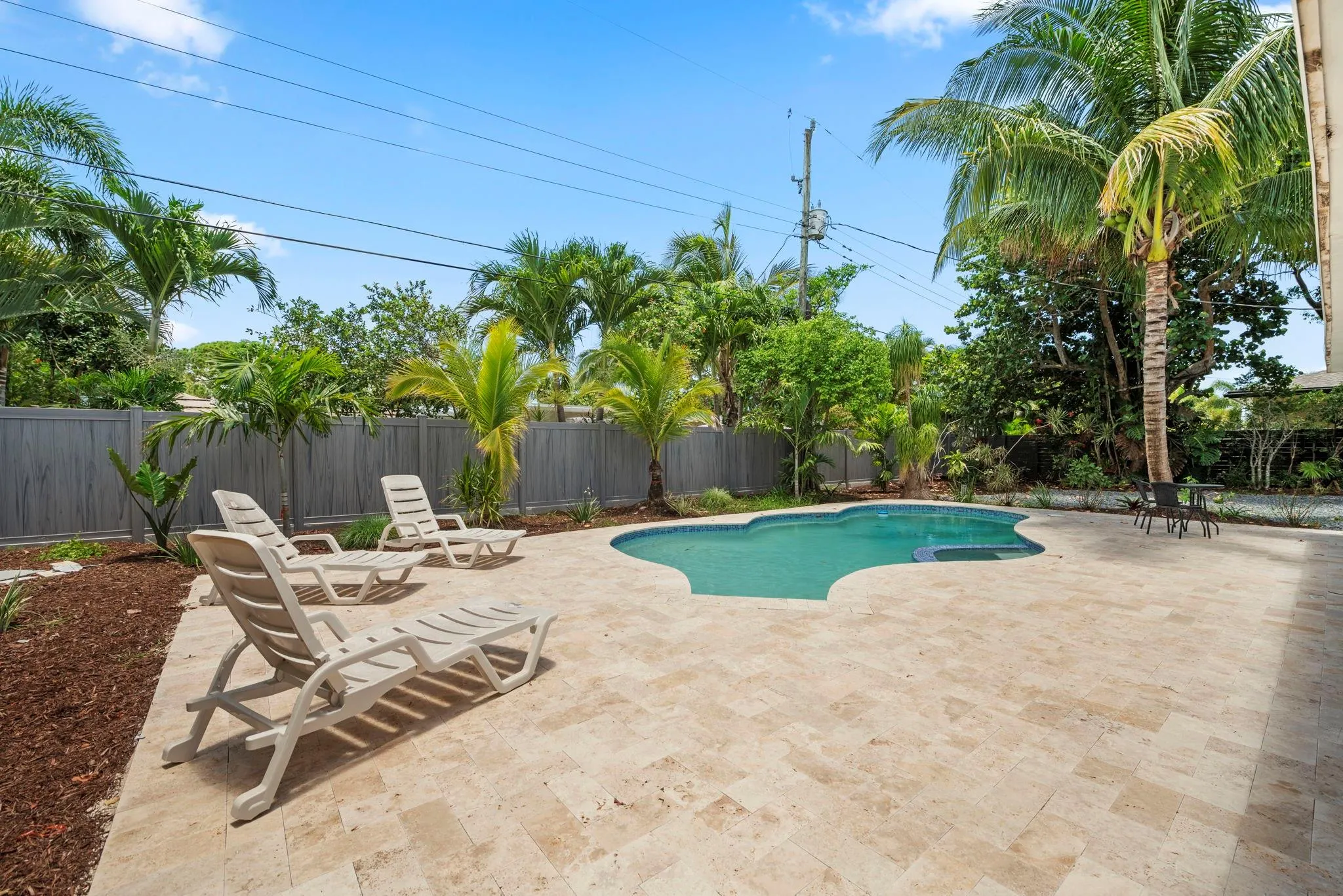 417 NE 26th Dr