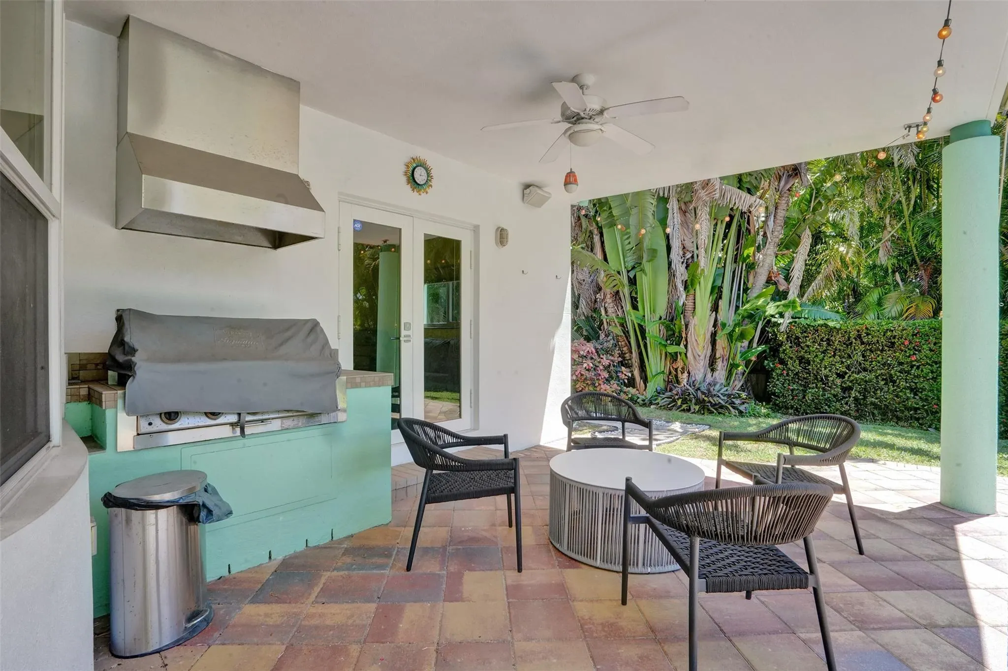 300 NW 21st Ct