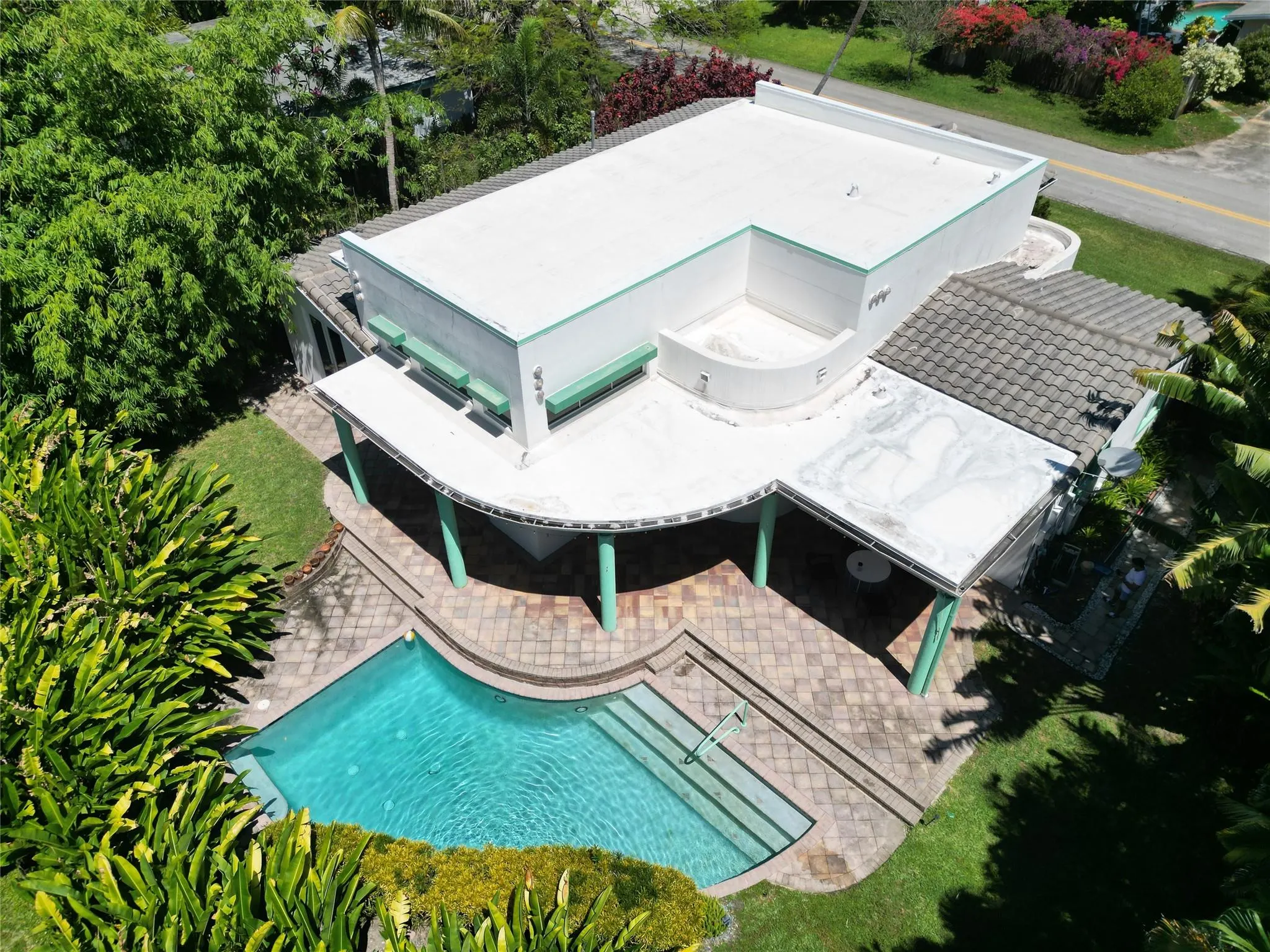 300 NW 21st Ct