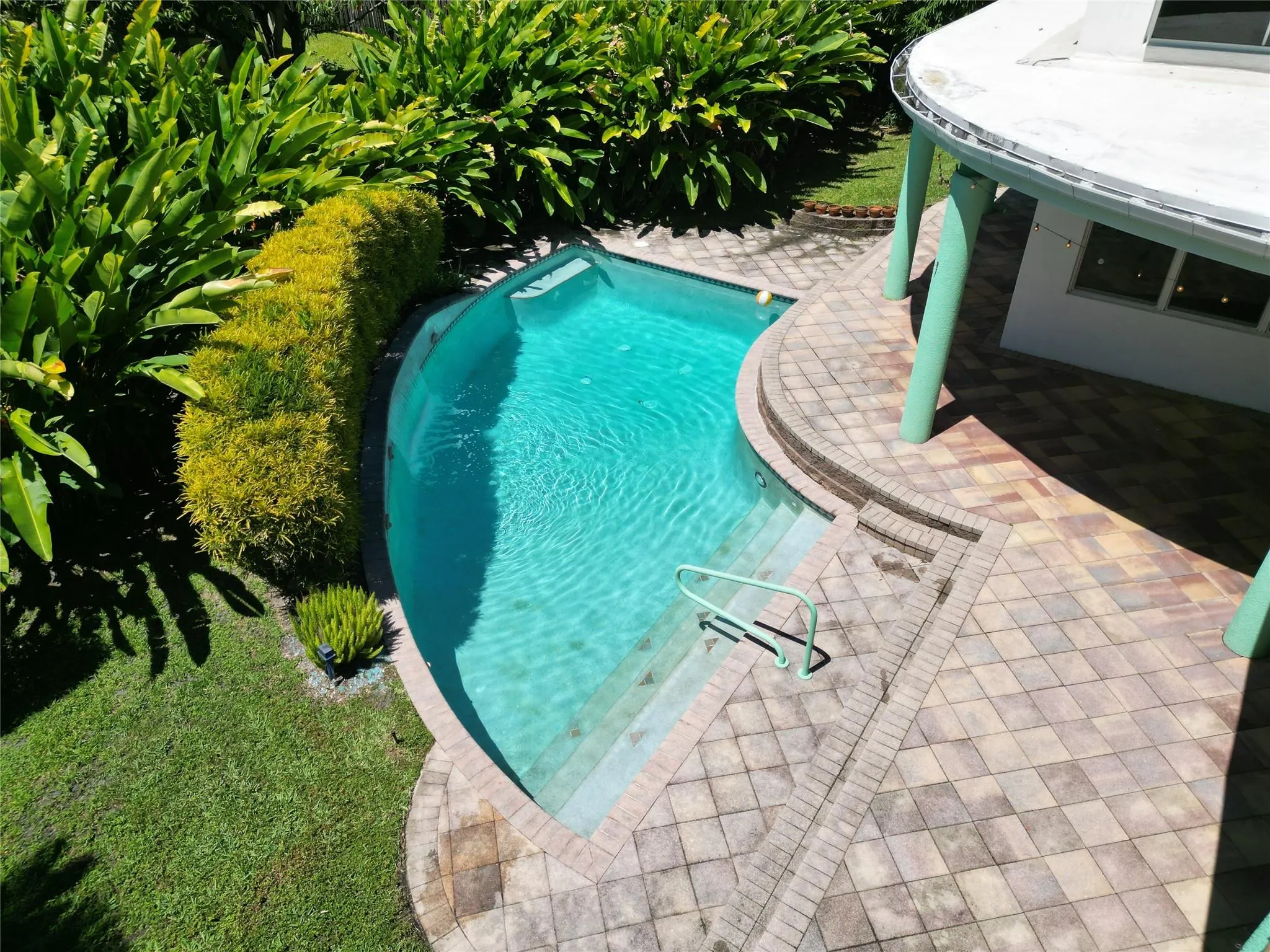 300 NW 21st Ct