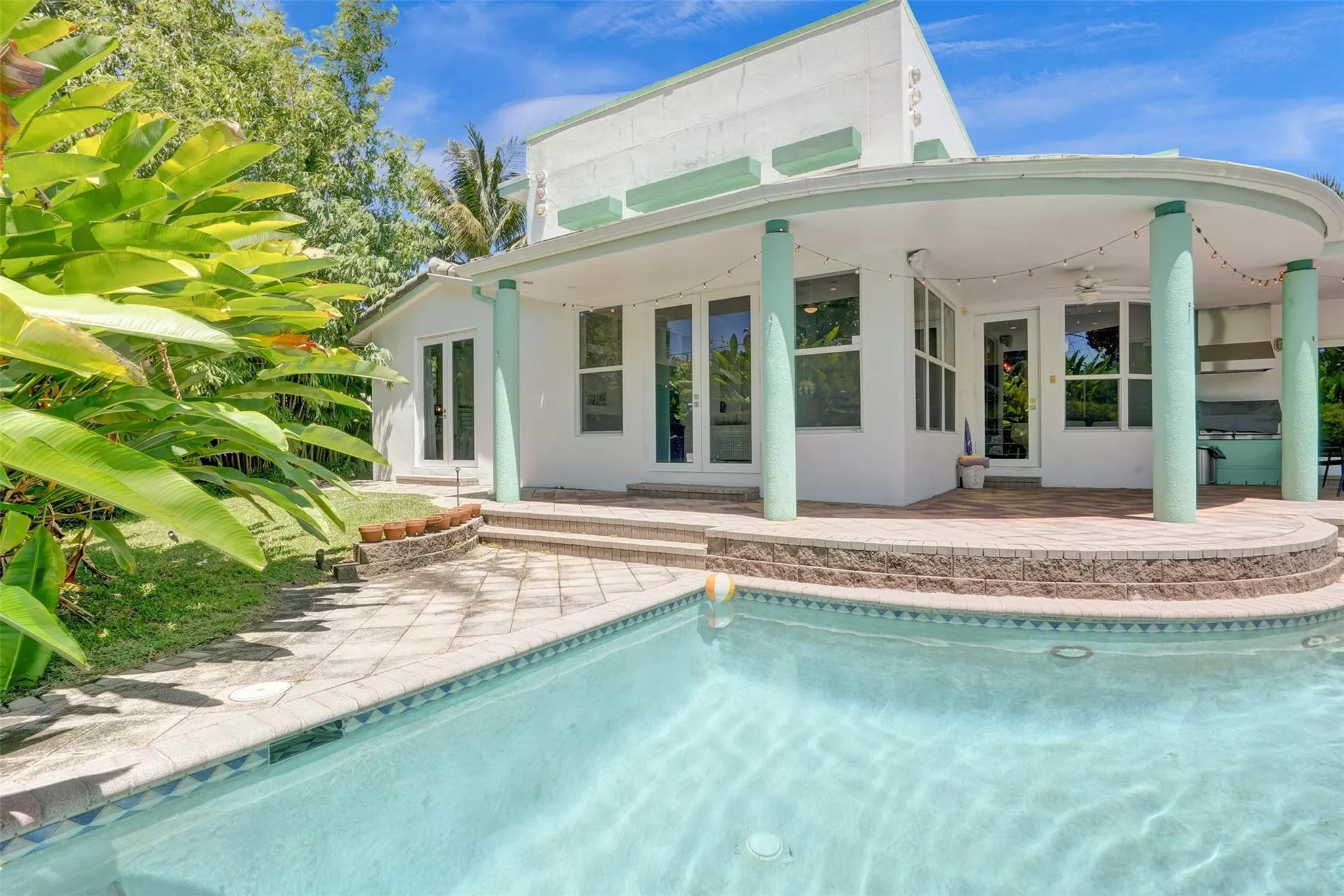 300 NW 21st Ct