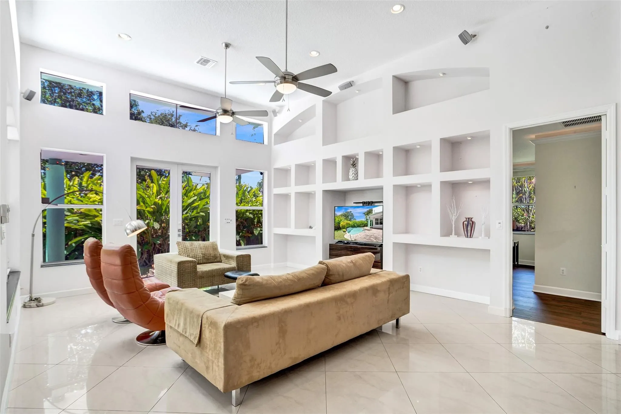 300 NW 21st Ct