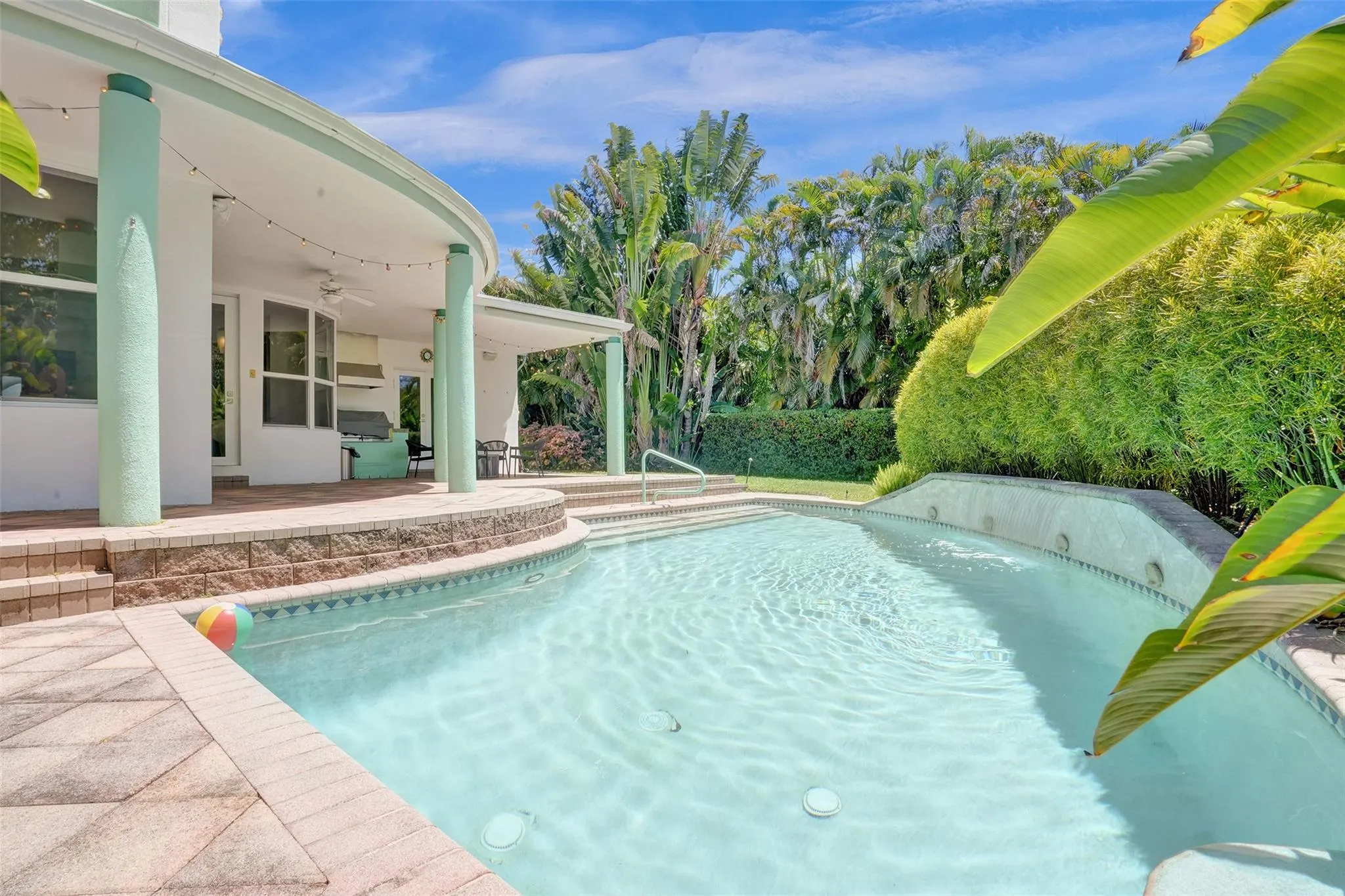 300 NW 21st Ct