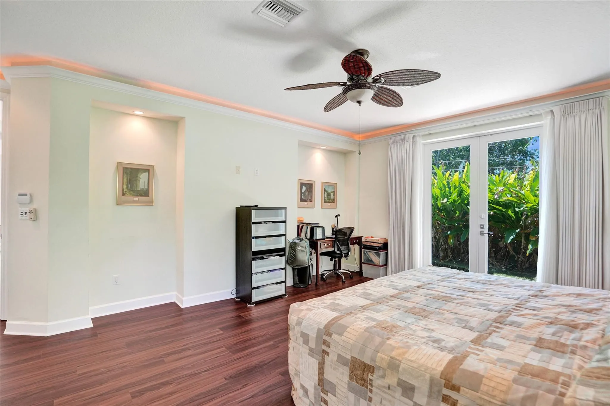 300 NW 21st Ct