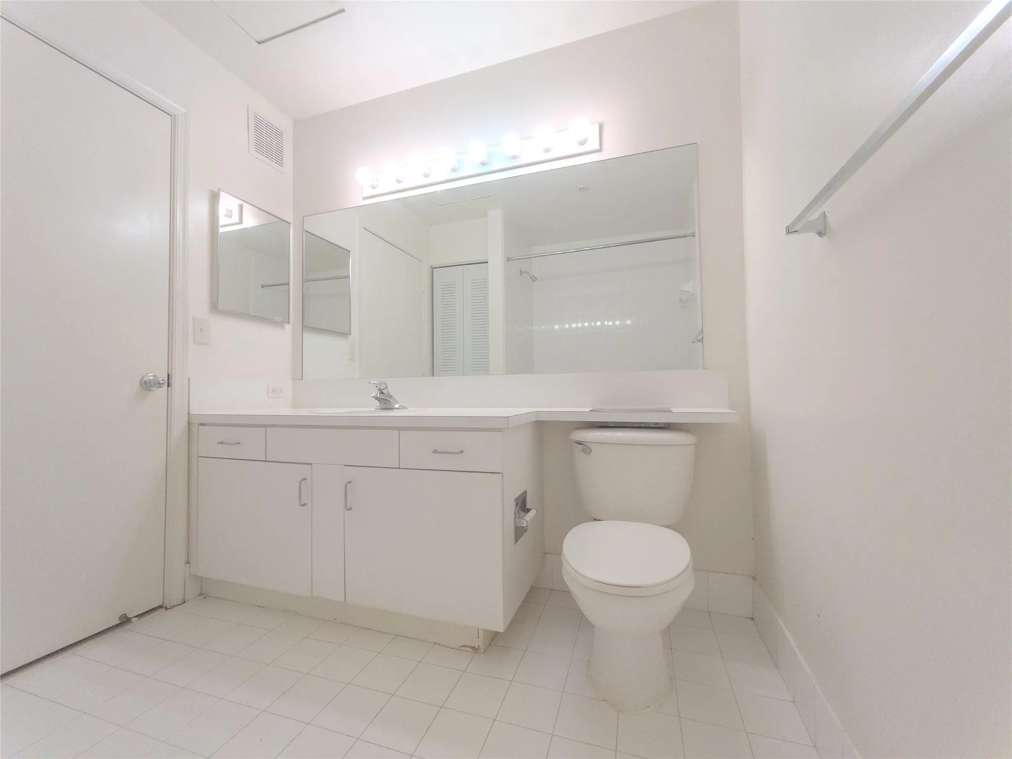 2041 Renaissance Blvd, #202