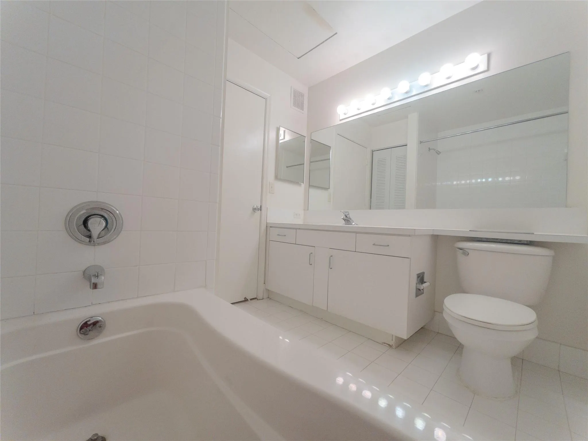 2041 Renaissance Blvd, #202