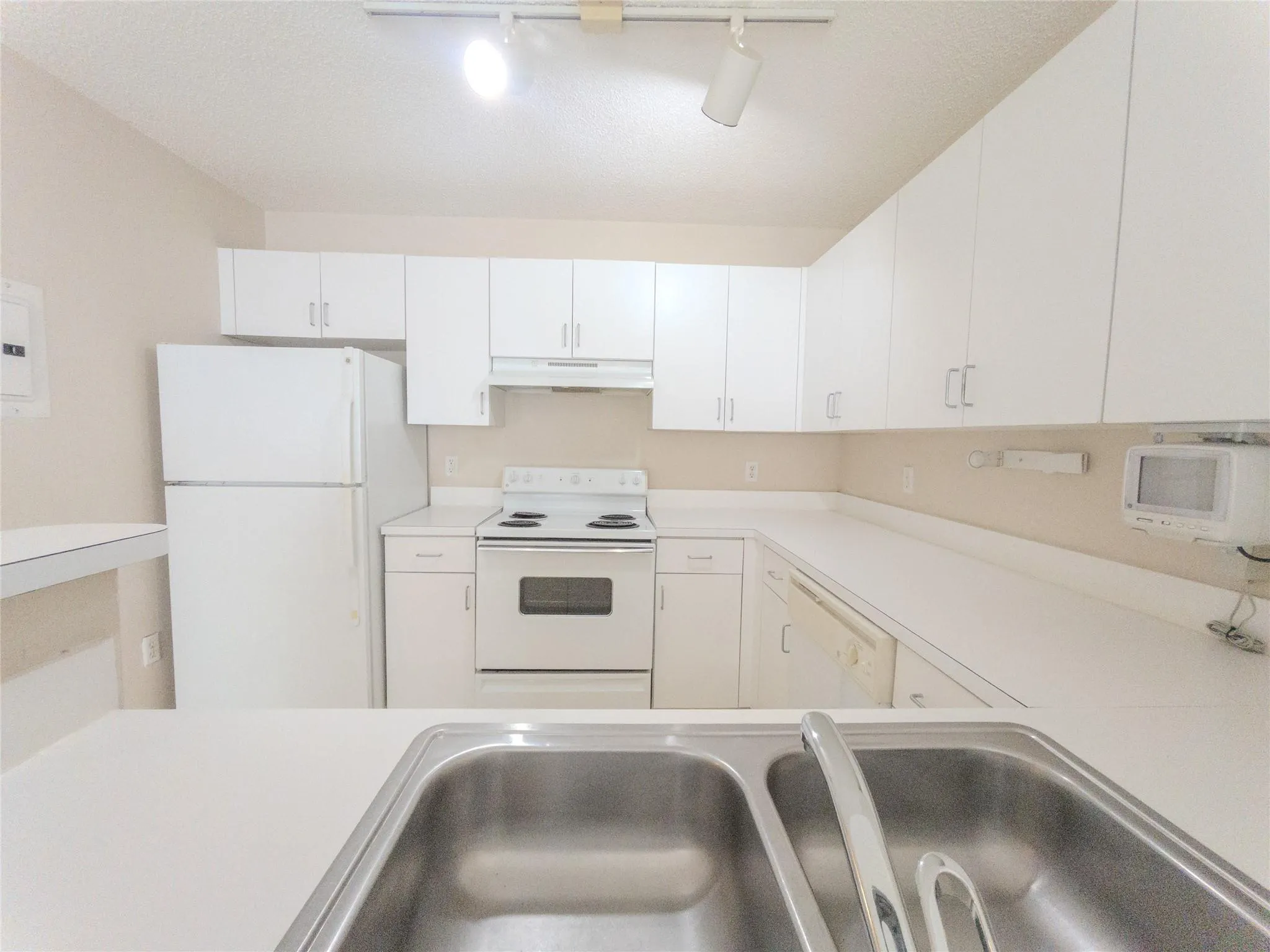 2041 Renaissance Blvd, #202